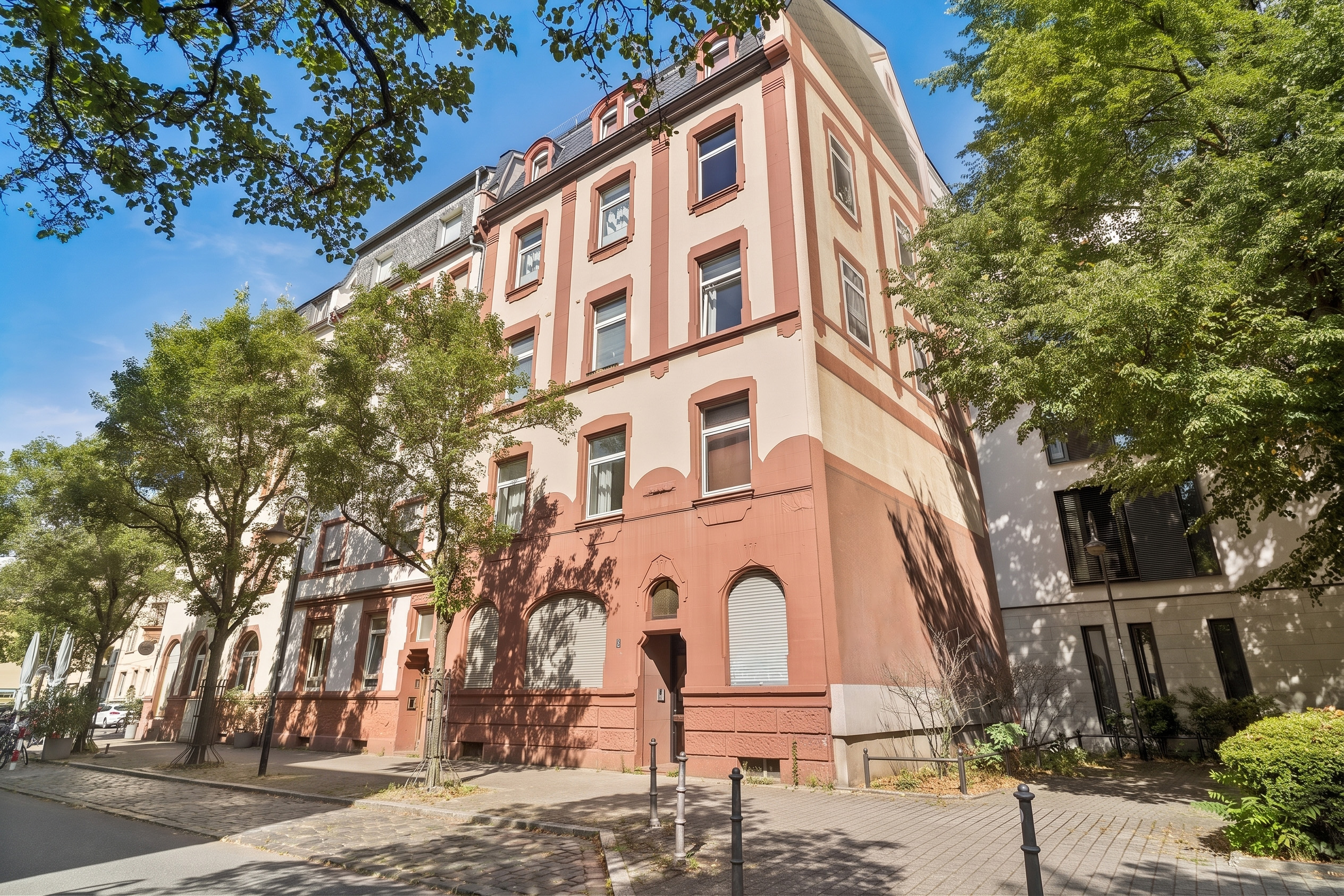 Timeless period architecture meets urban living – stylish two-room apartment [AI-modified]