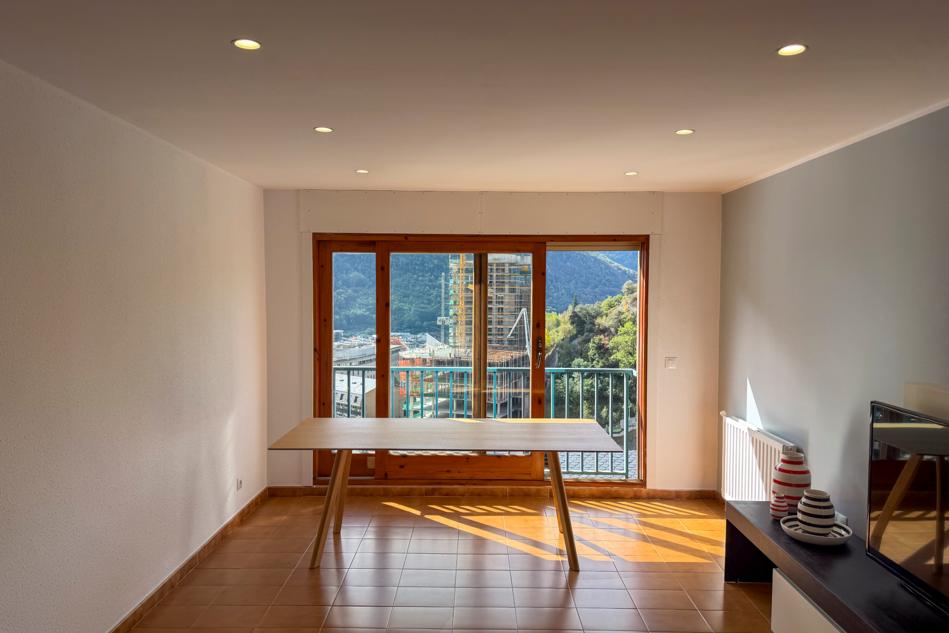 Luminoso apartamento en Escaldes con sol y vistas