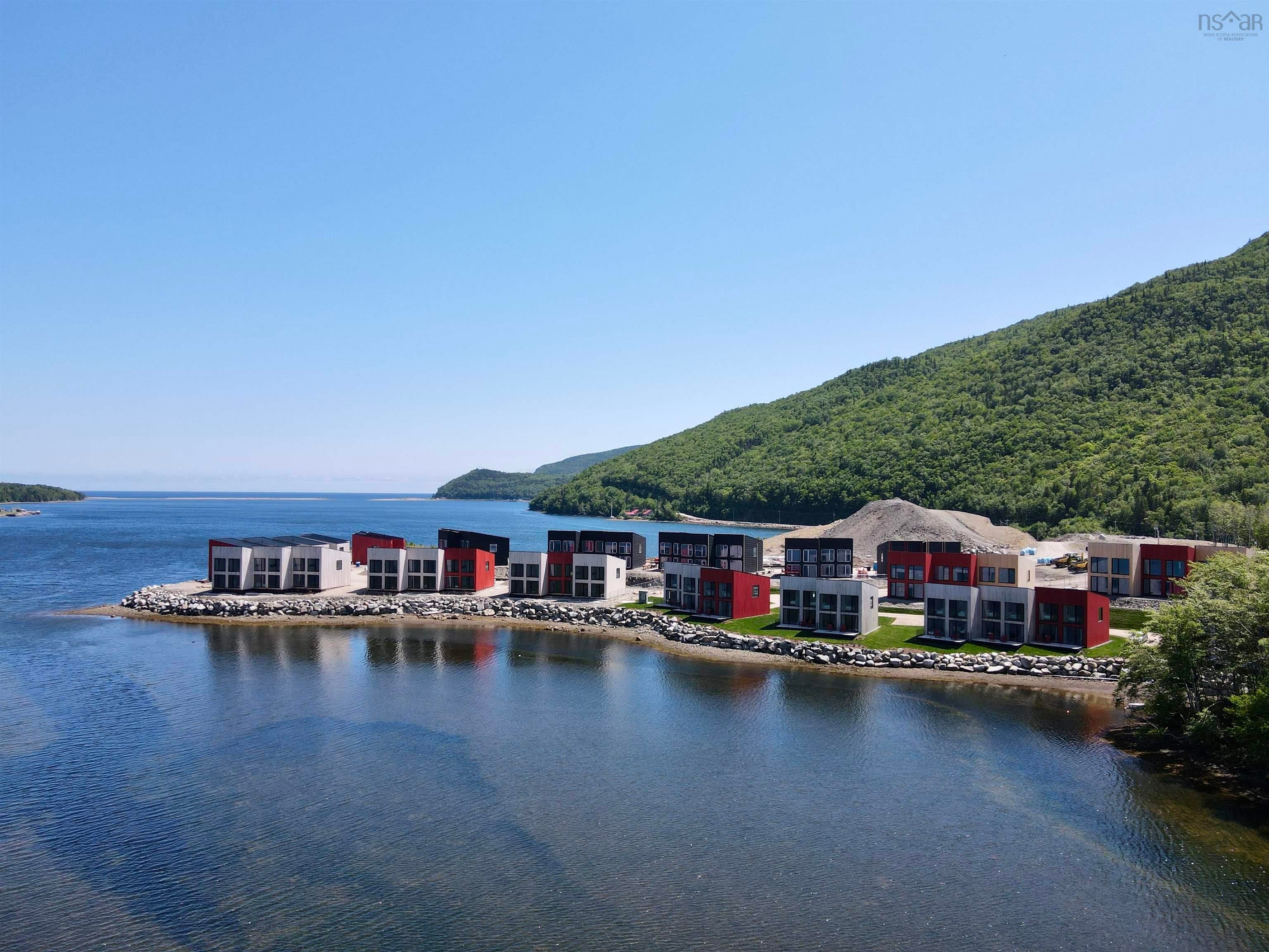 Cormorant Rock: Turn-key Luxury Harbourfront Chalets