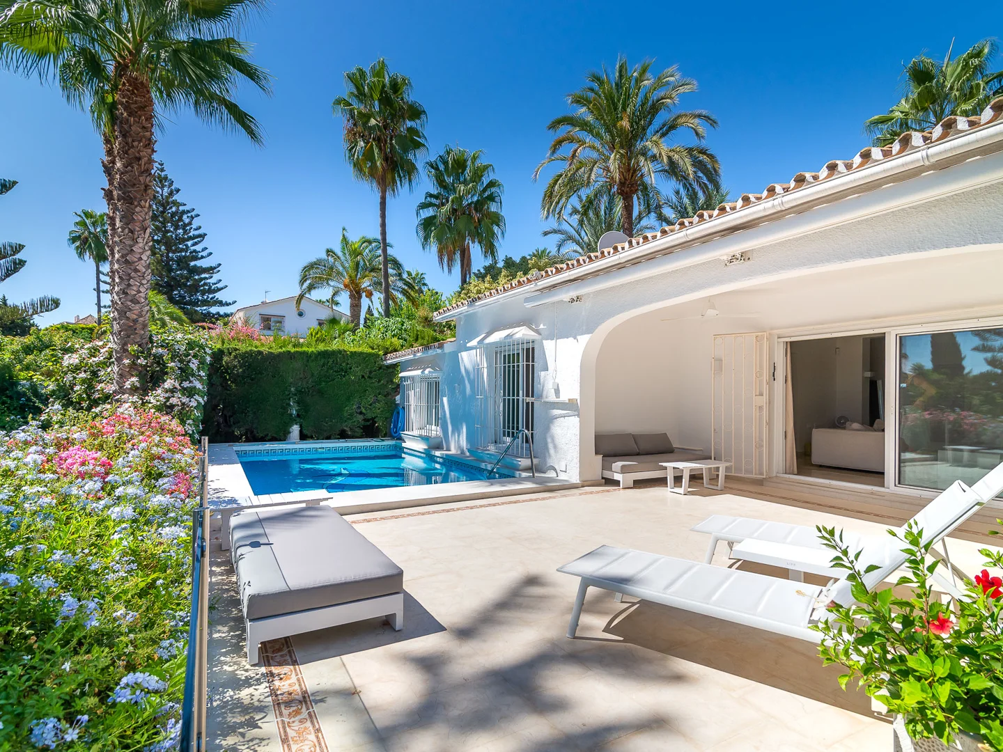 Villa with a view on The Golden Mile. Prices from 3,500€/week