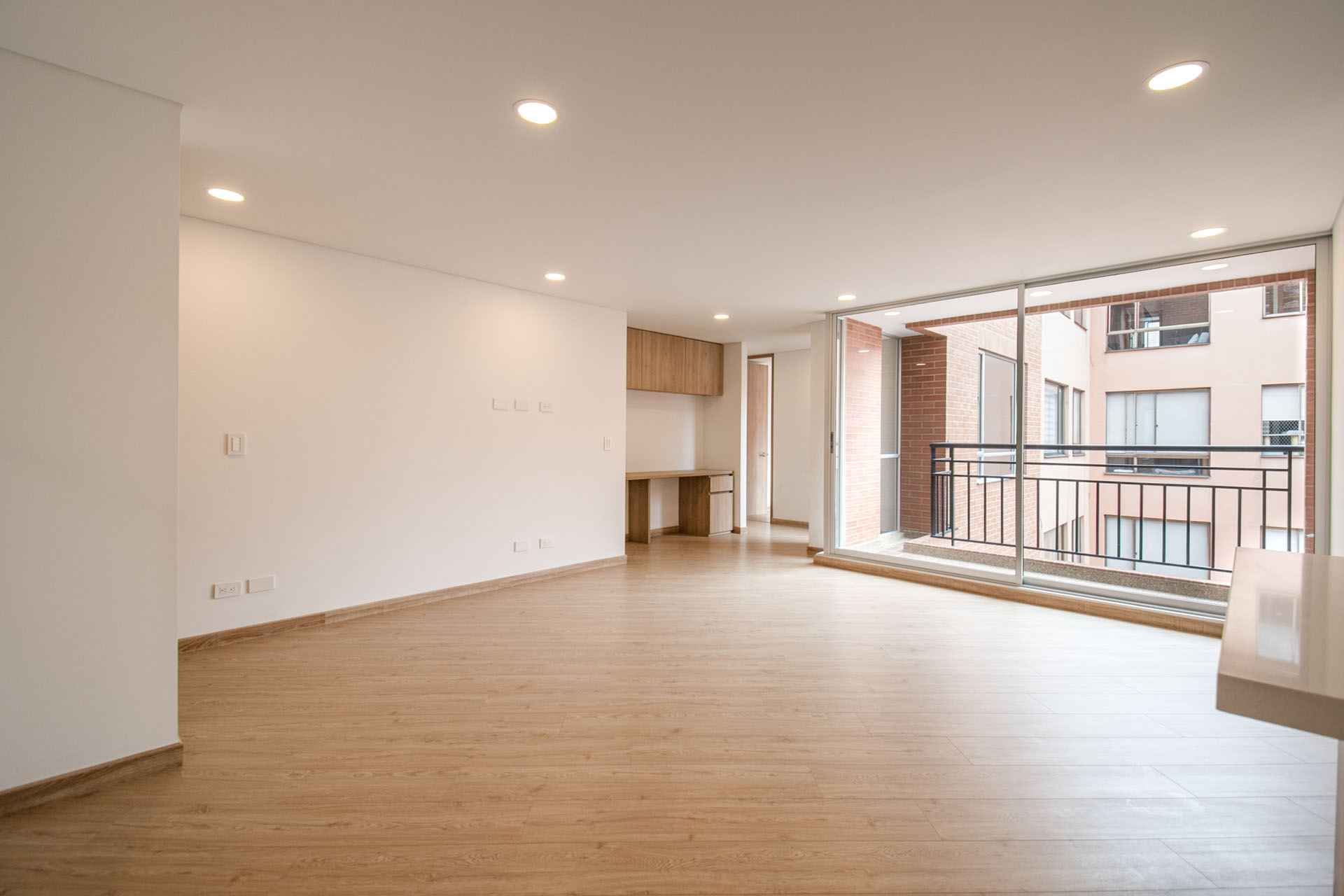 Apartamento a estrenar con balcón  para venta en El Batán