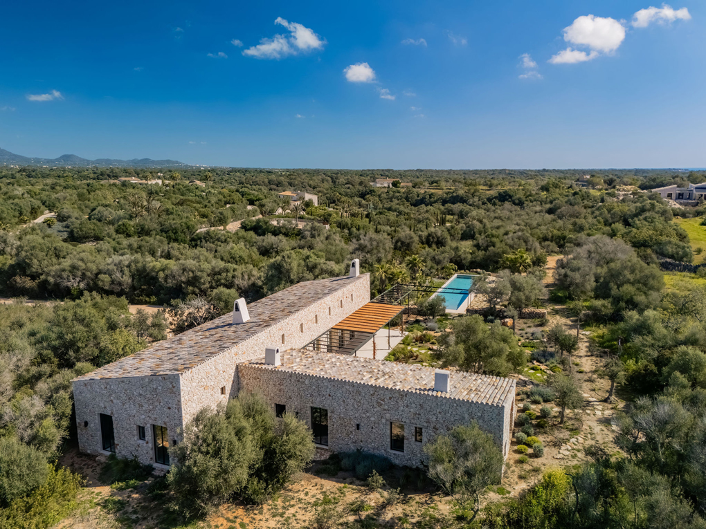 Minimalist natural stone finca on the outskirts of Santanyí