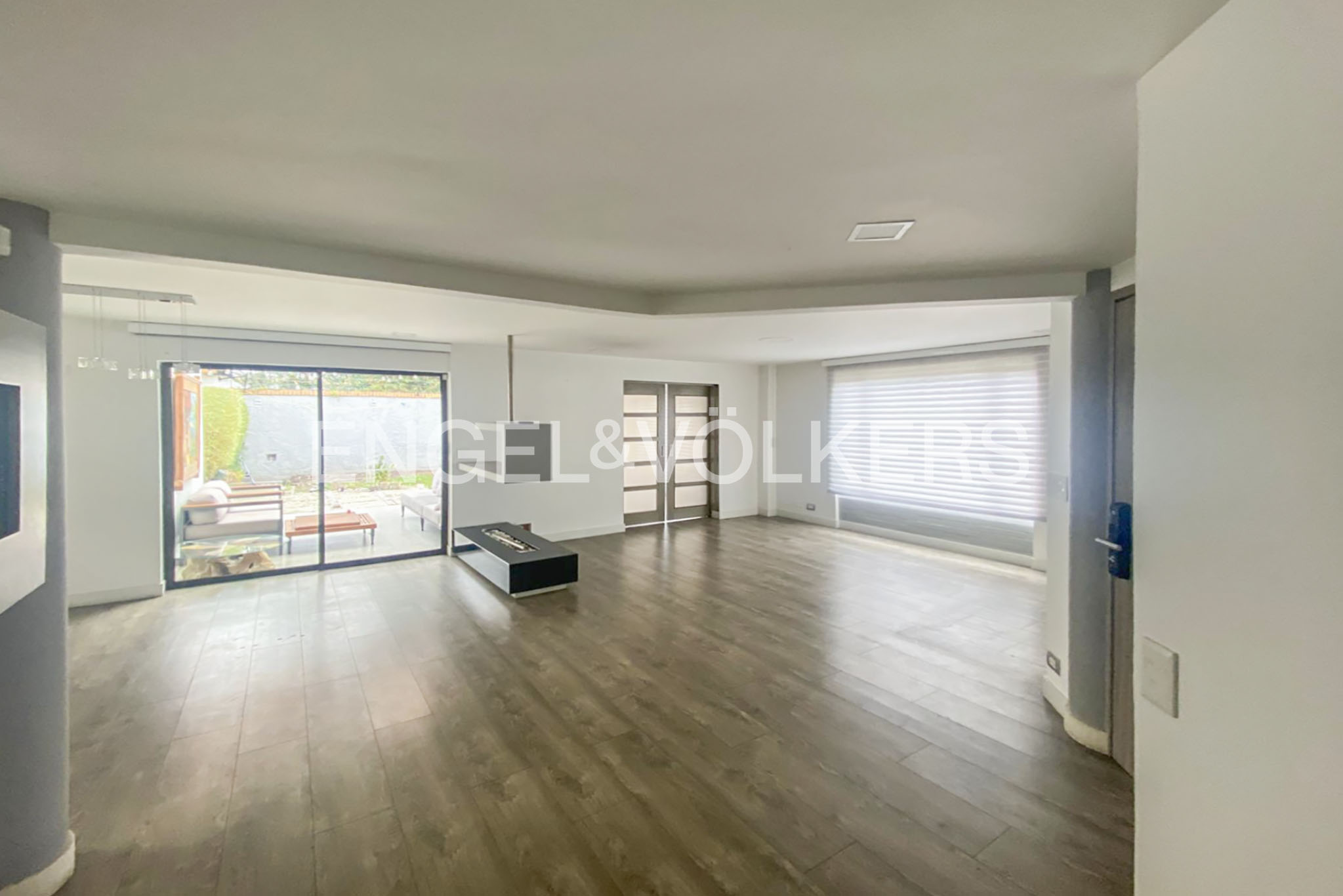Casa remodelada con jardín y terraza para venta en Alhambra
