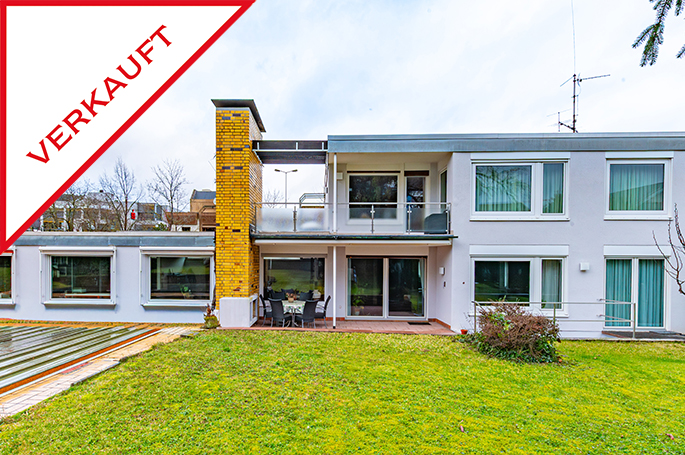 **VERKAUFT**Großes Grundstück in zentraler Lage: Architektenhaus mit enormem Potenzial!