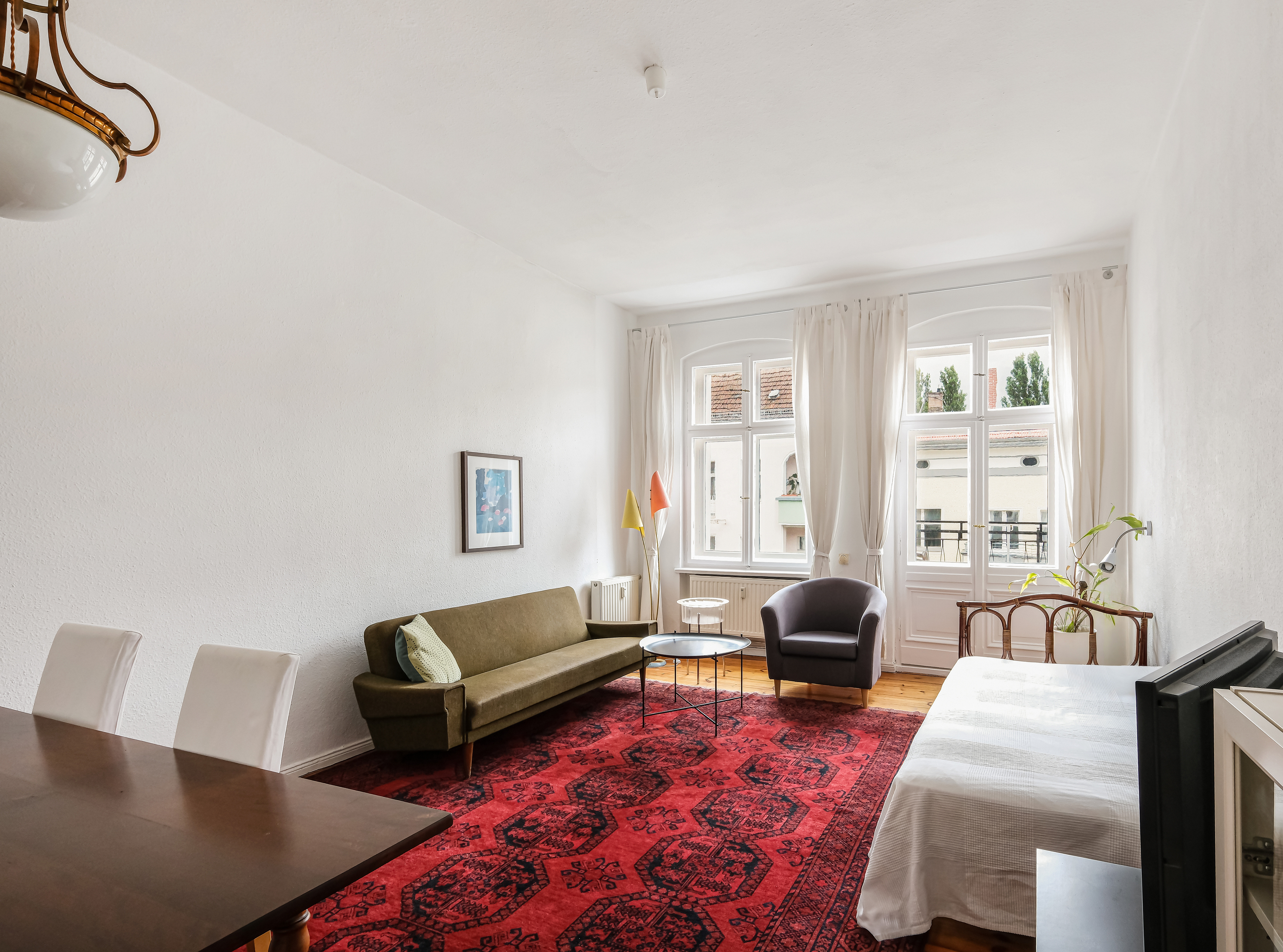 Period apartment with balcony and spacious communal garden in Friedrichshain
