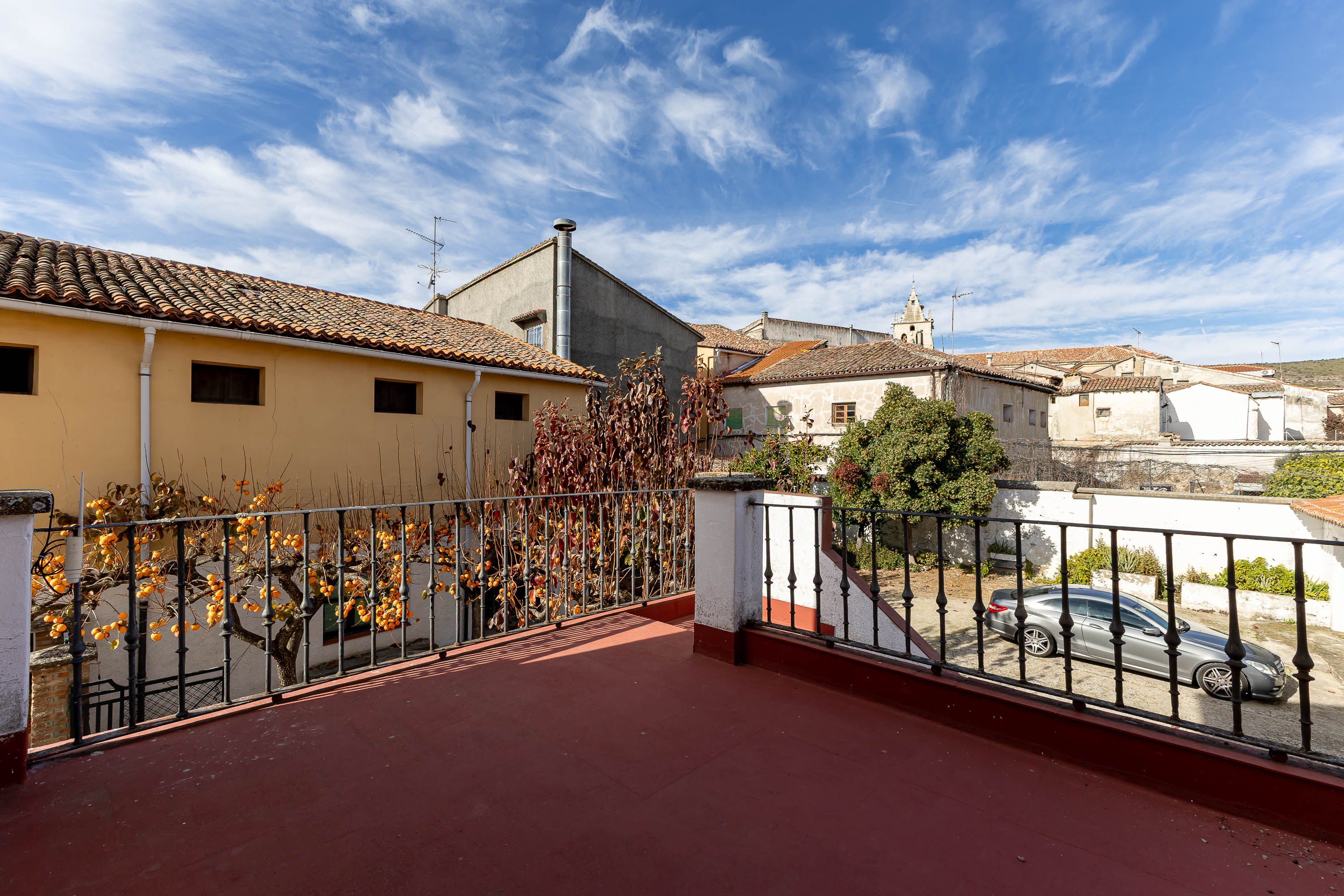 Urban Land of 1,000 m² in Torrelaguna – Residential or Commercial Use