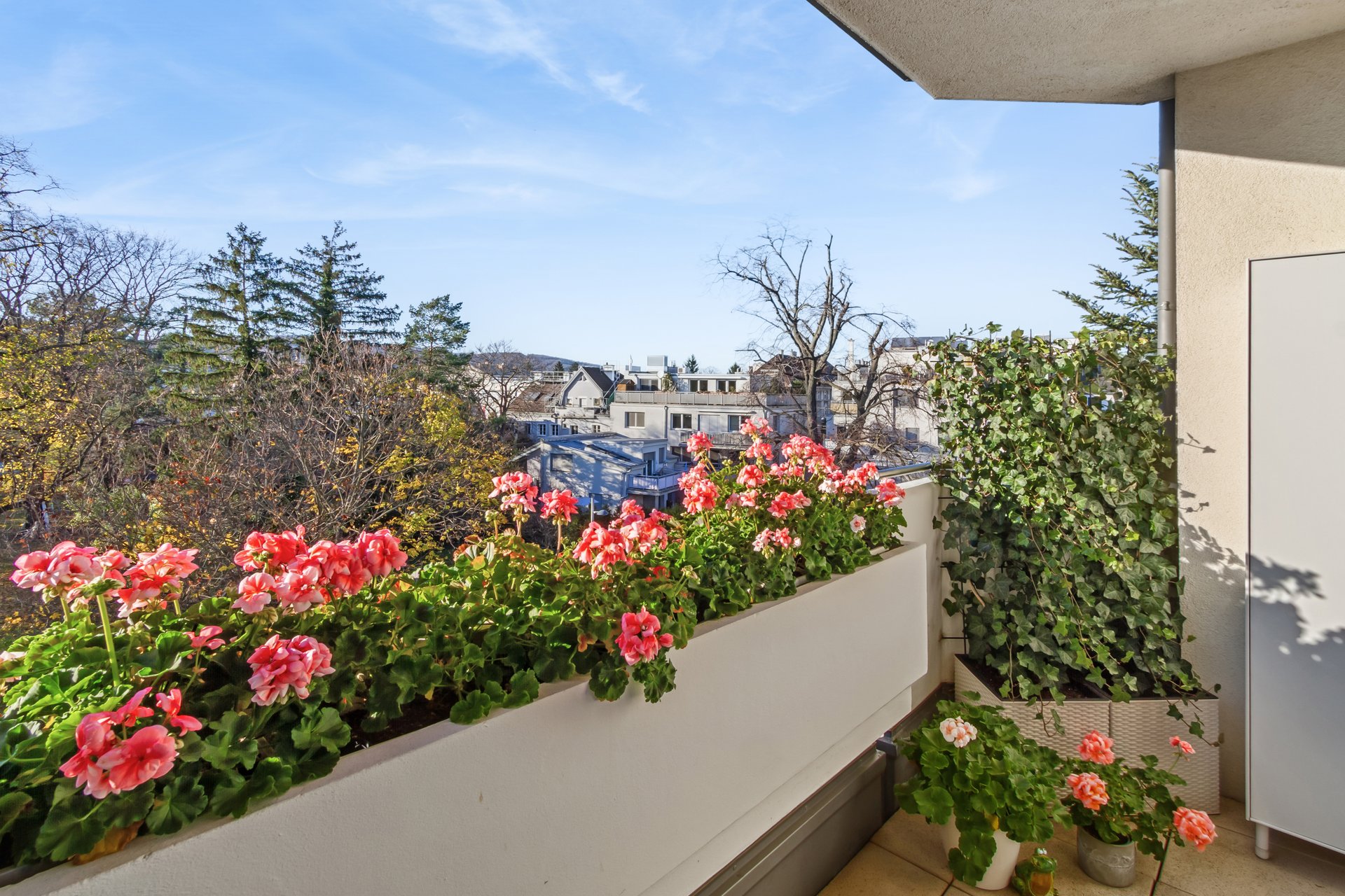 Investment for the future: Fantastic 4-room apartment with loggia and garden - right of residence!