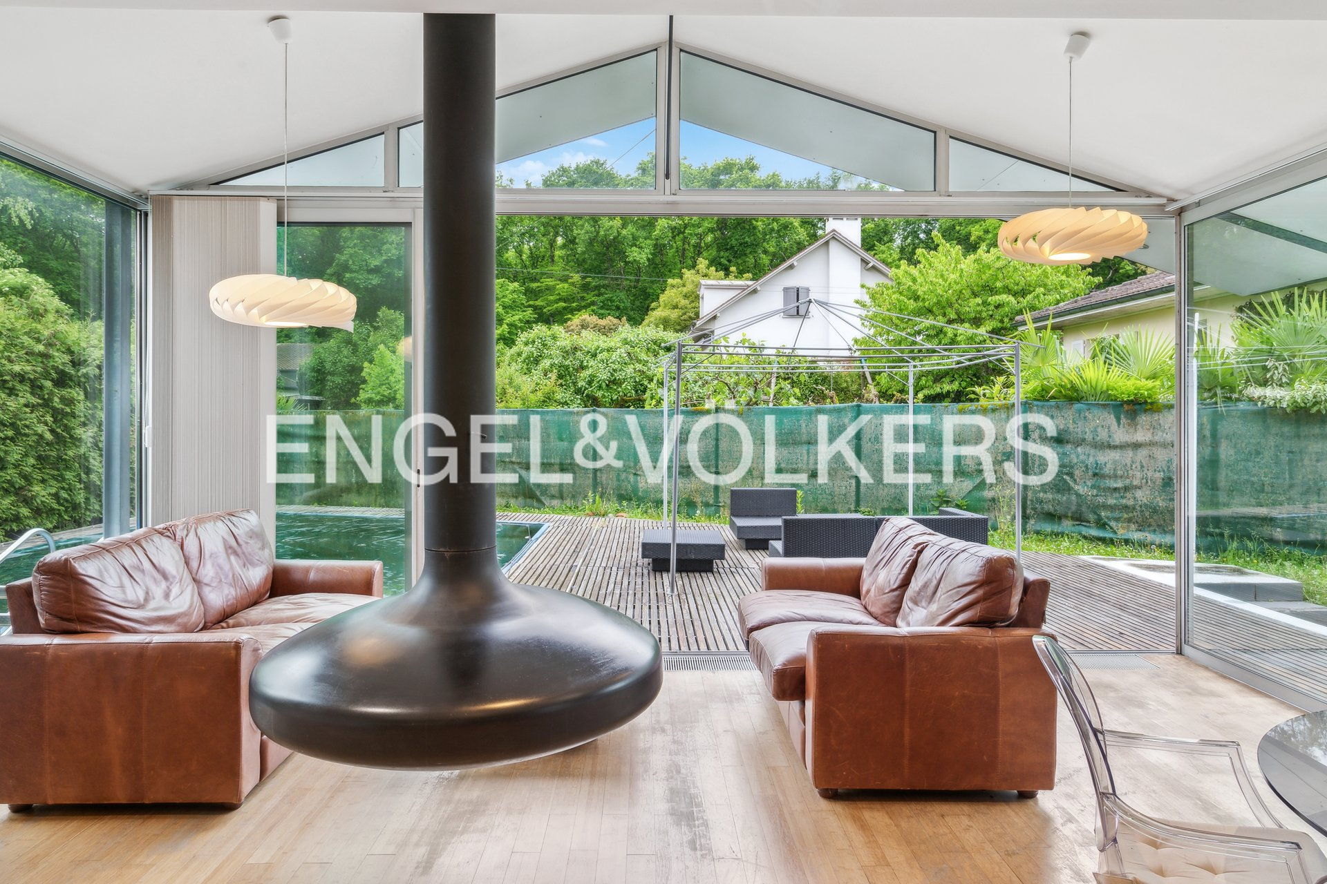 Modern detached house with garden in Vessy