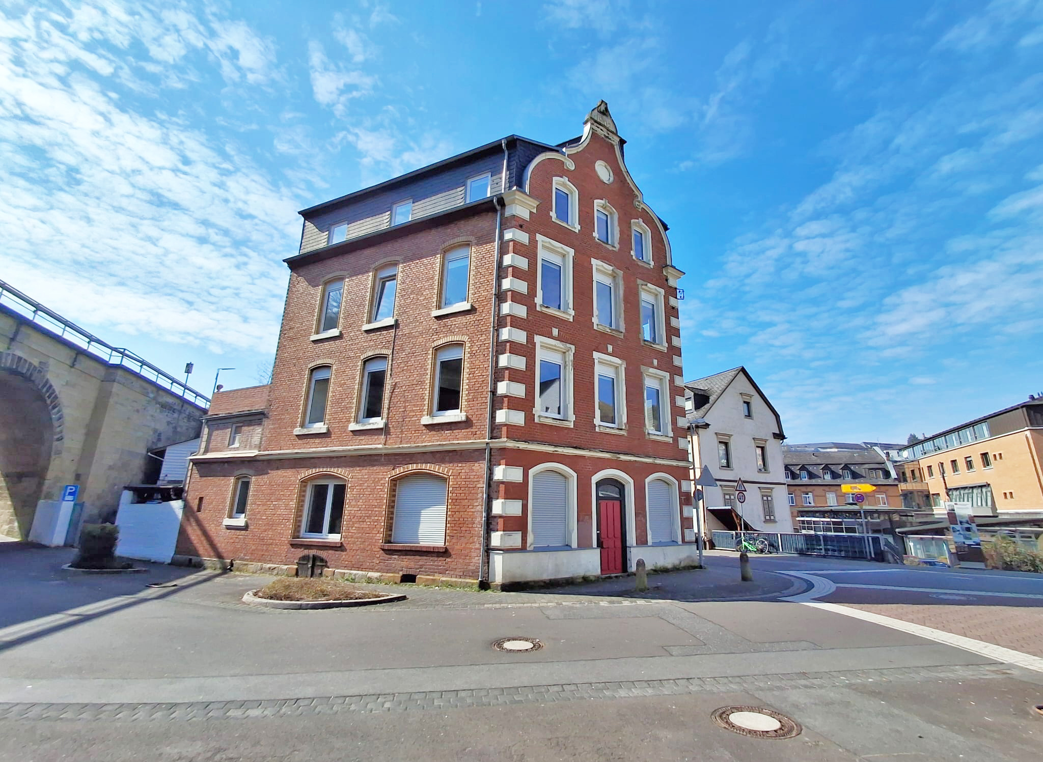 Großzügiges Mehrfamilienhaus mit Charme – Ideal für Kapitalanleger