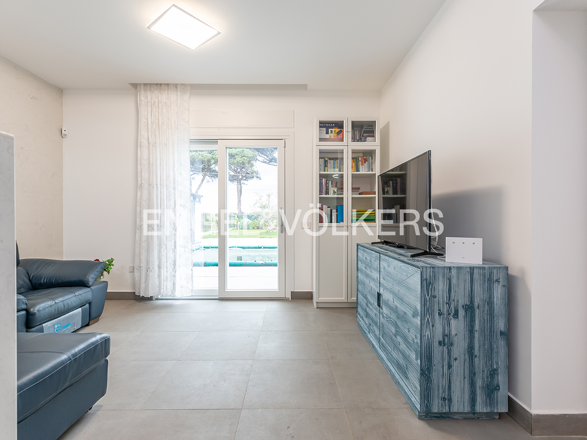 New build: exclusive semi-detached home section with pool in Ladispoli