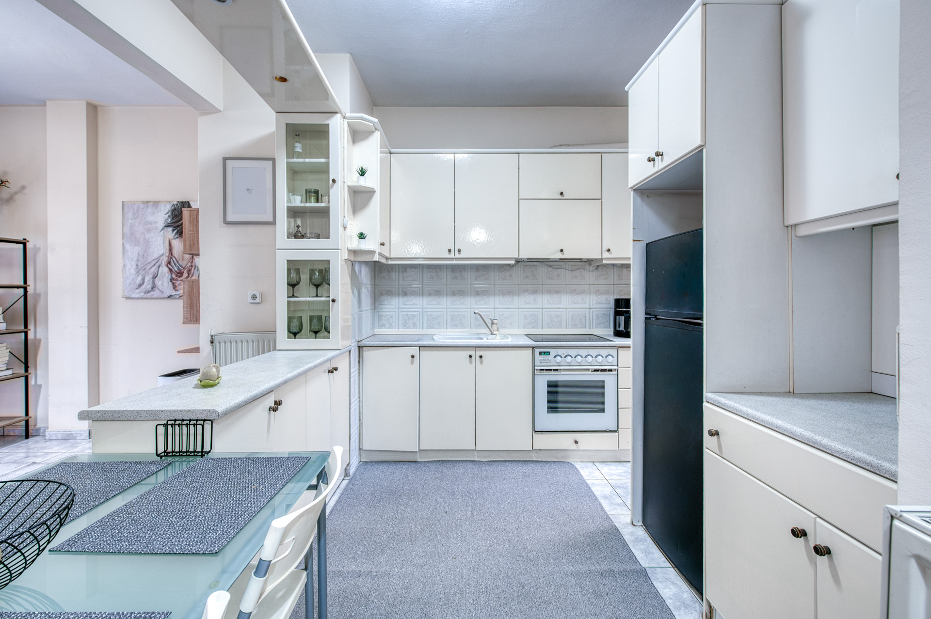 High-Yield renovated penthouse with spacious veranda