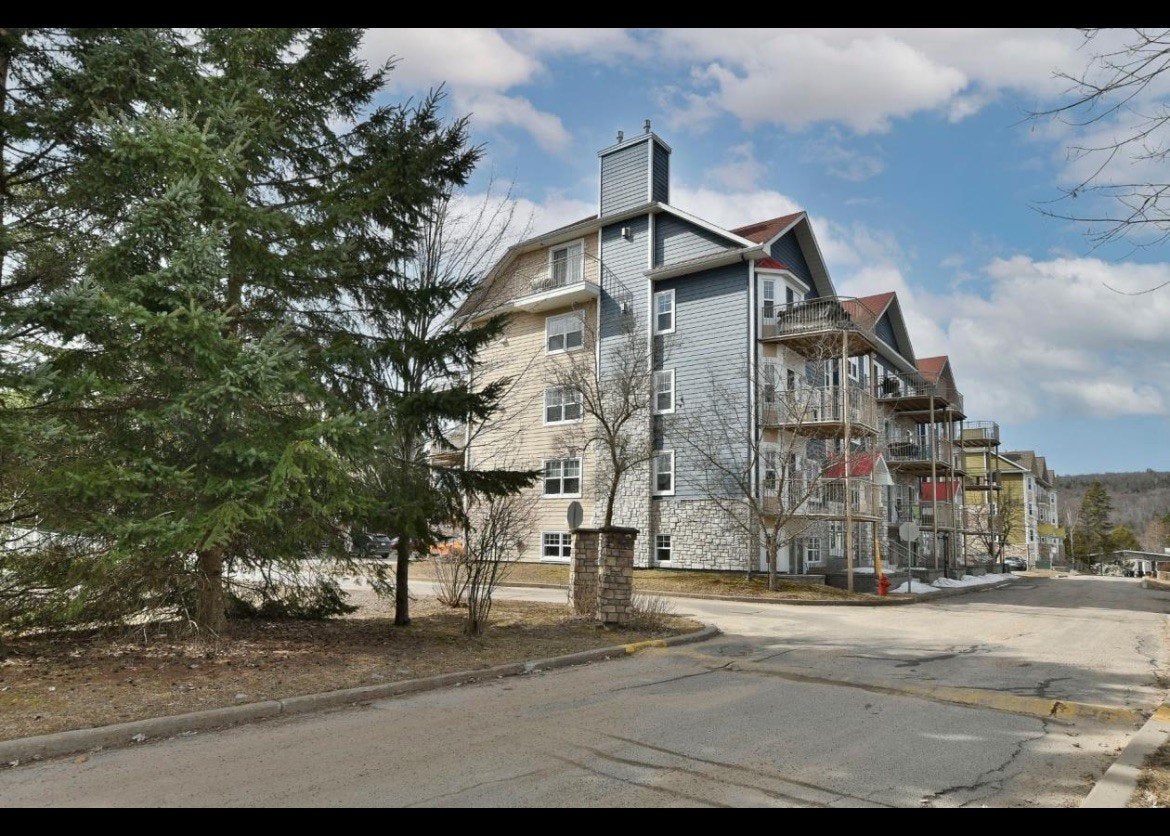 Charming ground-floor condo available for annual lease.