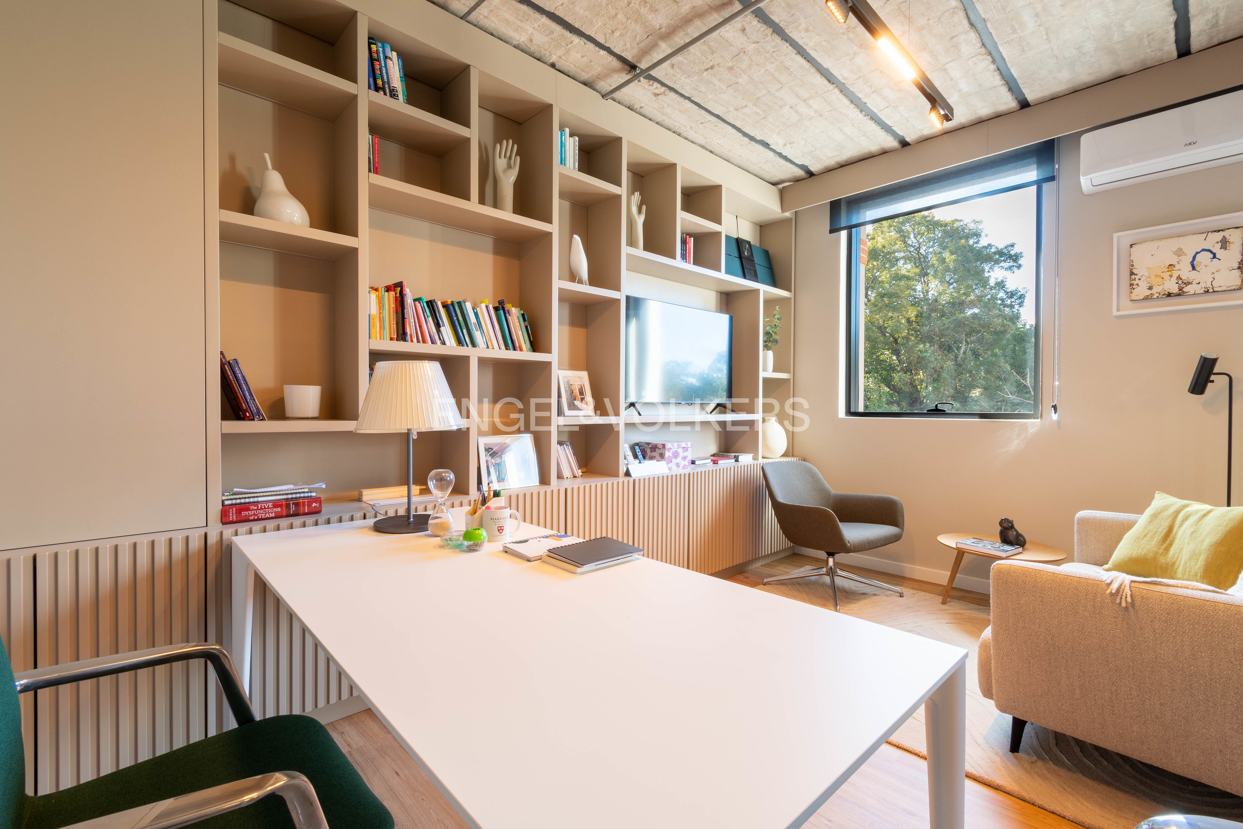 Modern and exclusive office for rent in Carrasco Valley