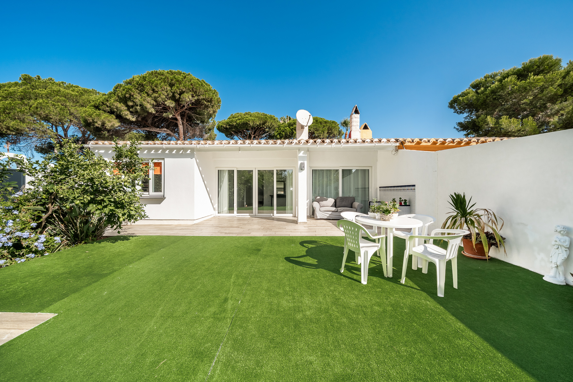 Elegant, Fully Refurbished Semi-Detached Villa Near the Beach