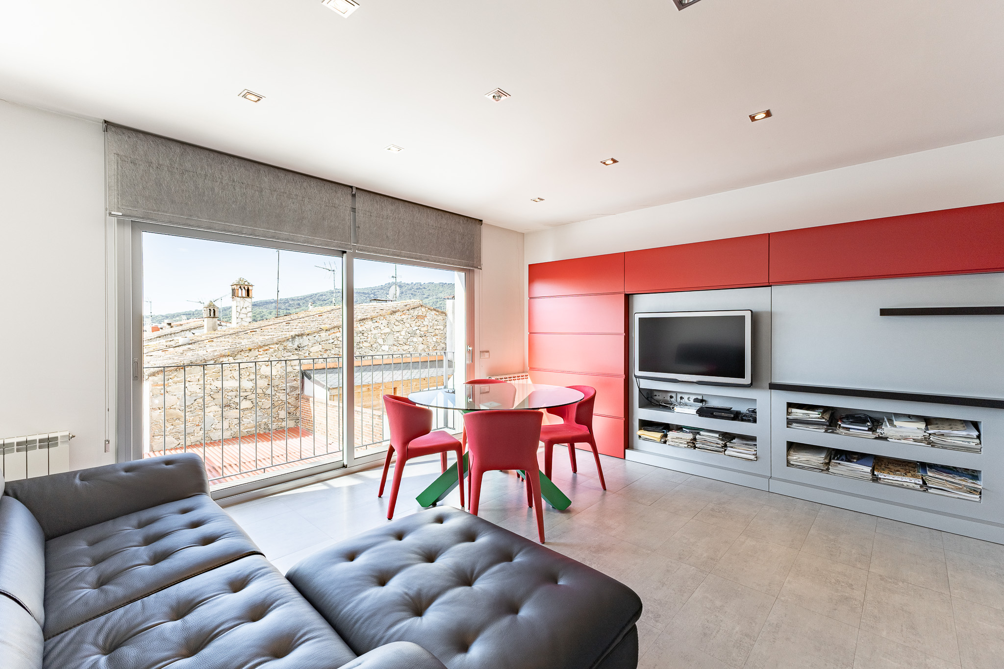 Duplex in central Argentona with two terraces, fully furnished.