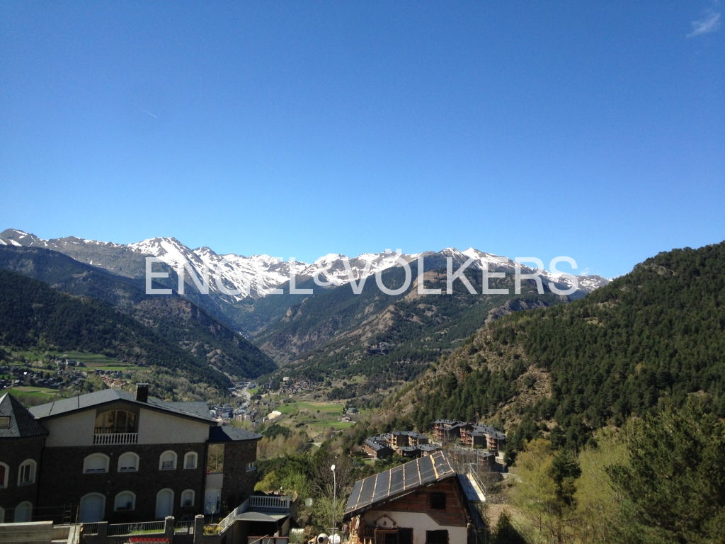 Plot of 601m2 with beautiful views in Anyós