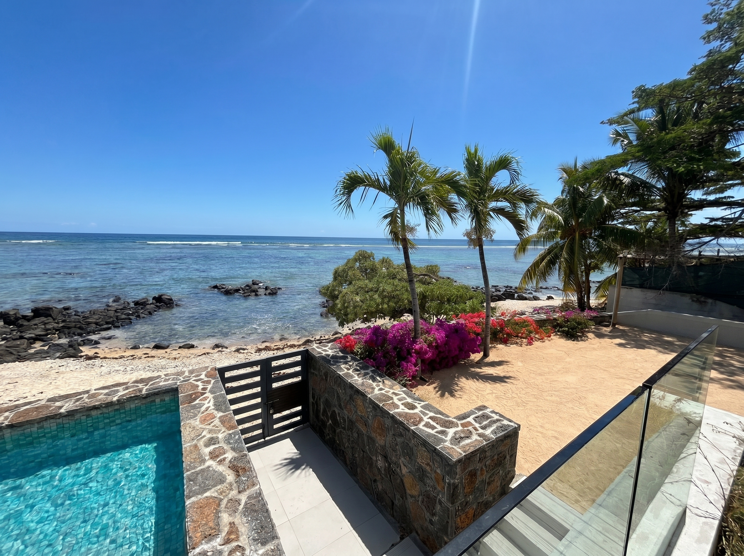 Modern 2-Bedroom Apartment in Beachfront Complex