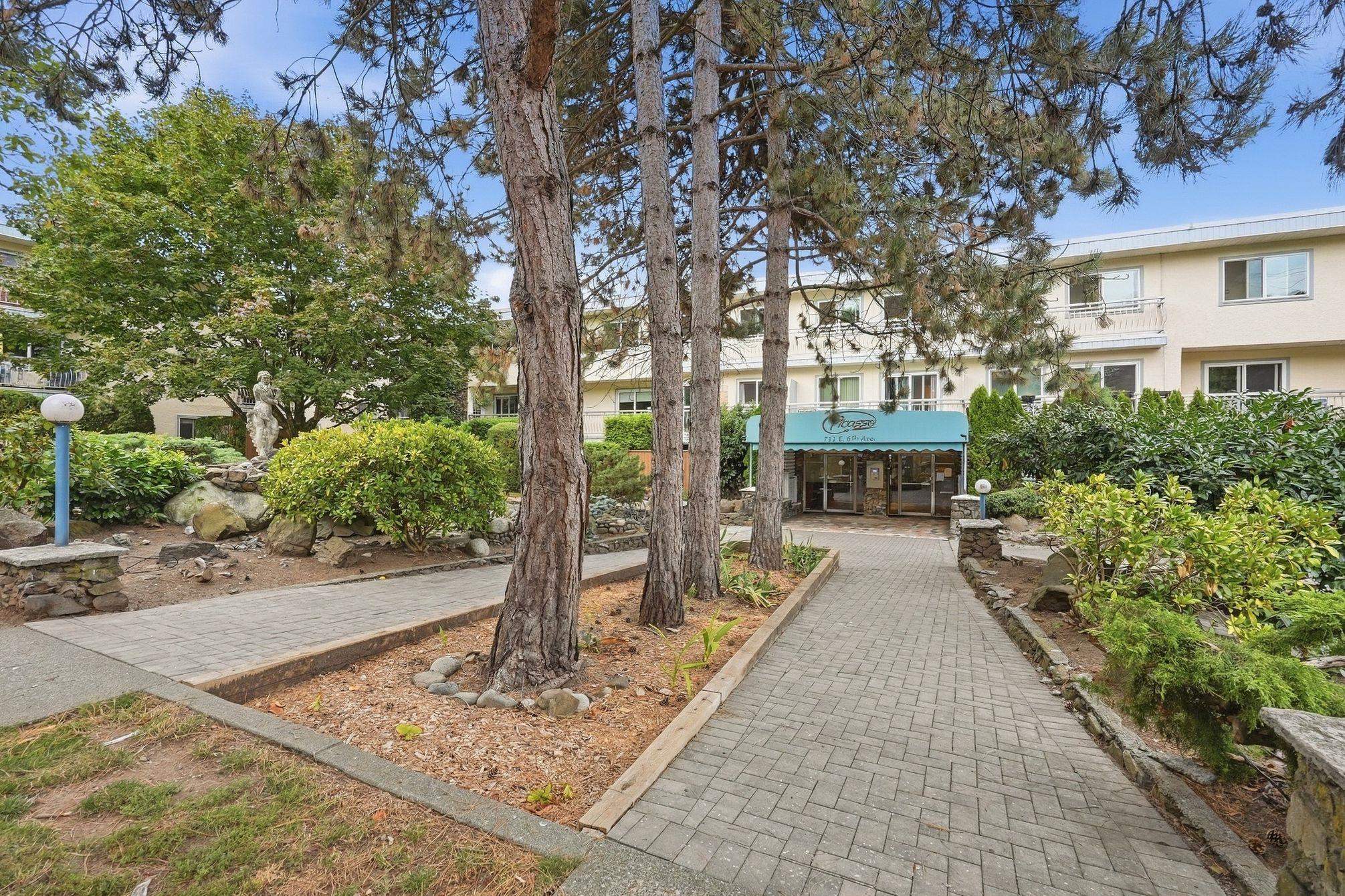 Bright, Spacious, Steps to Main Street Culture