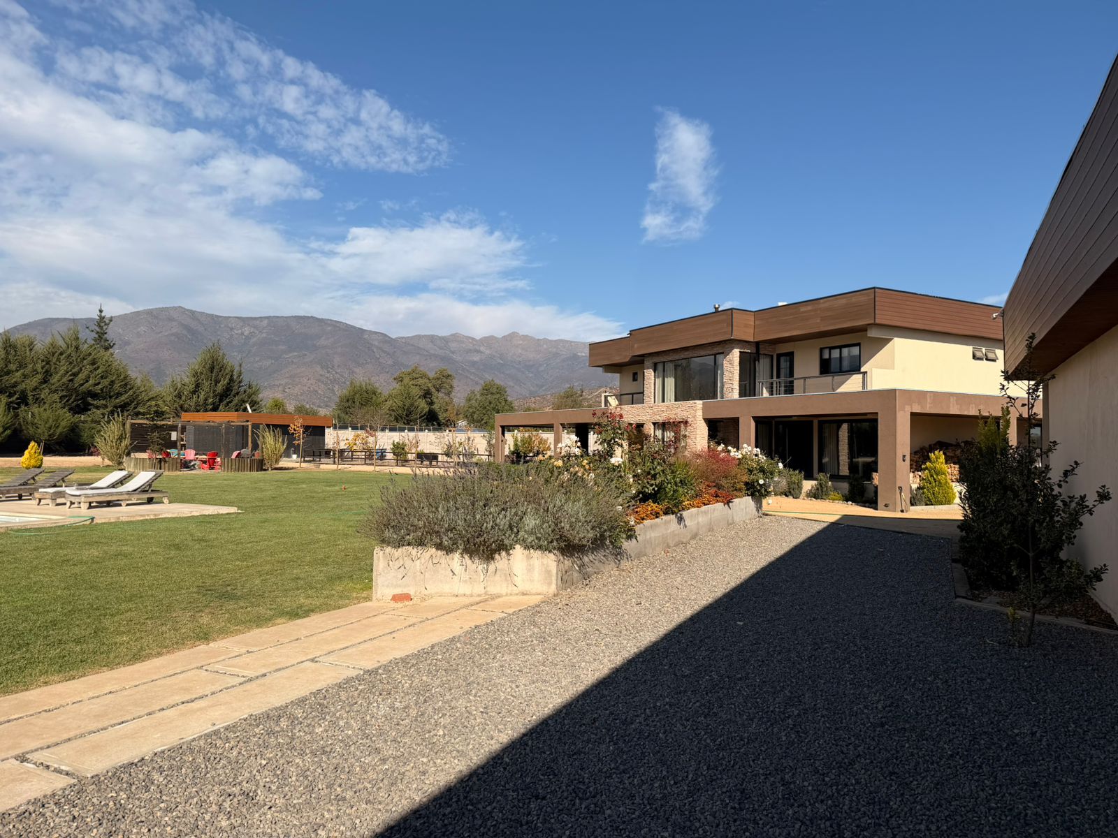 Moderna y gran casa en Olmué