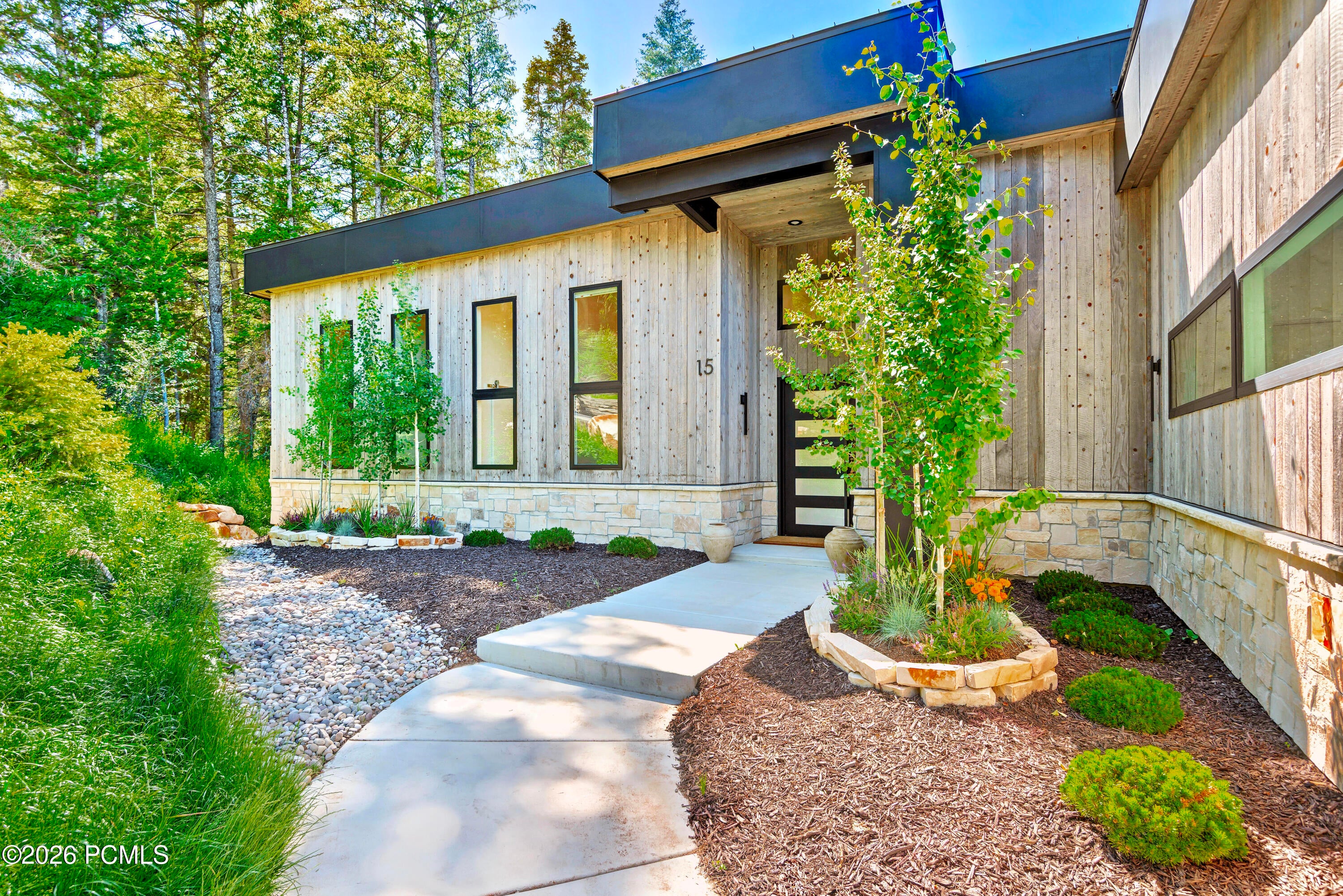 Architecturally Distinctive Mountain Retreat