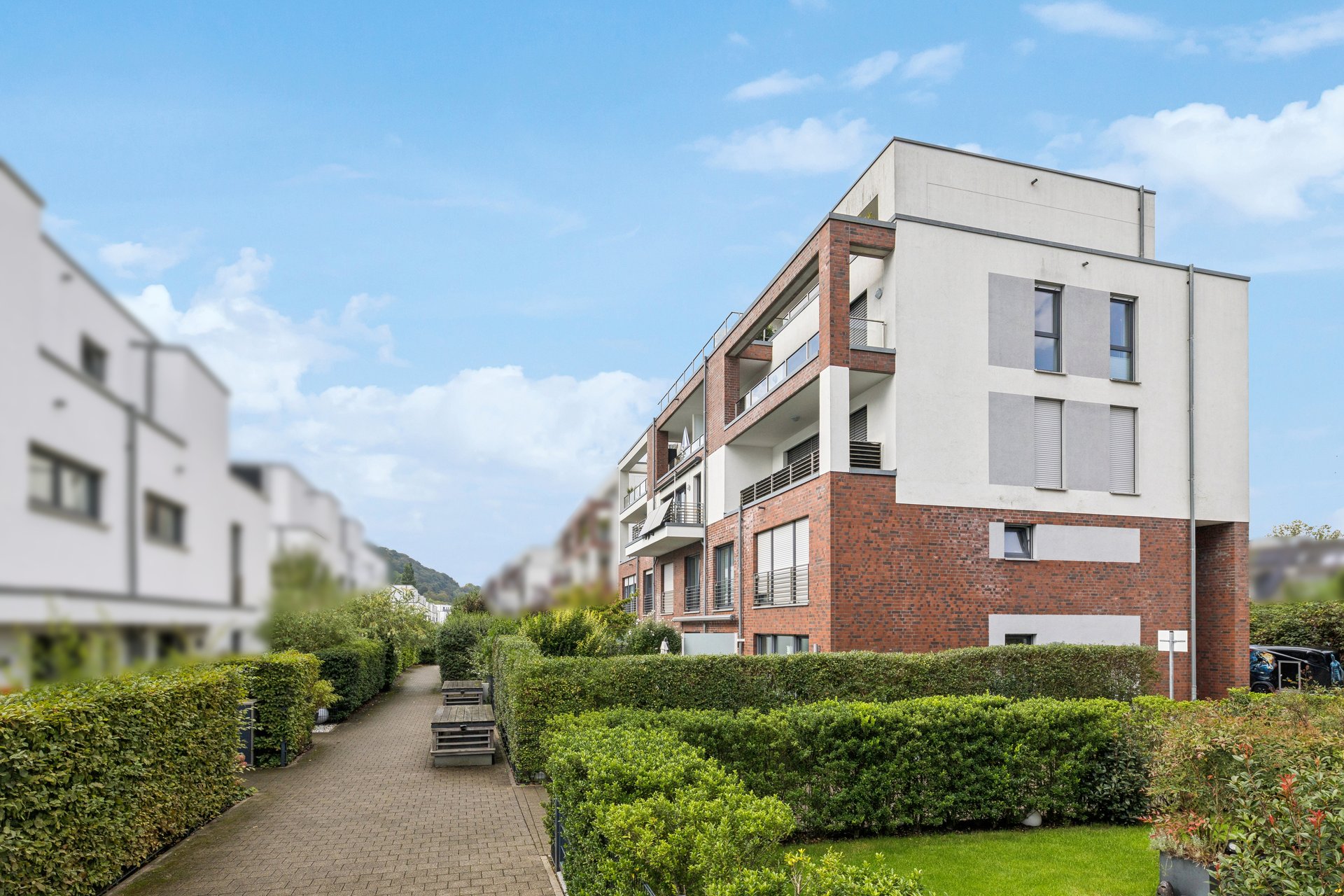 Ruhr views meet comfortable living – Spacious 4.5-room apartment in an upscale neighborhood development