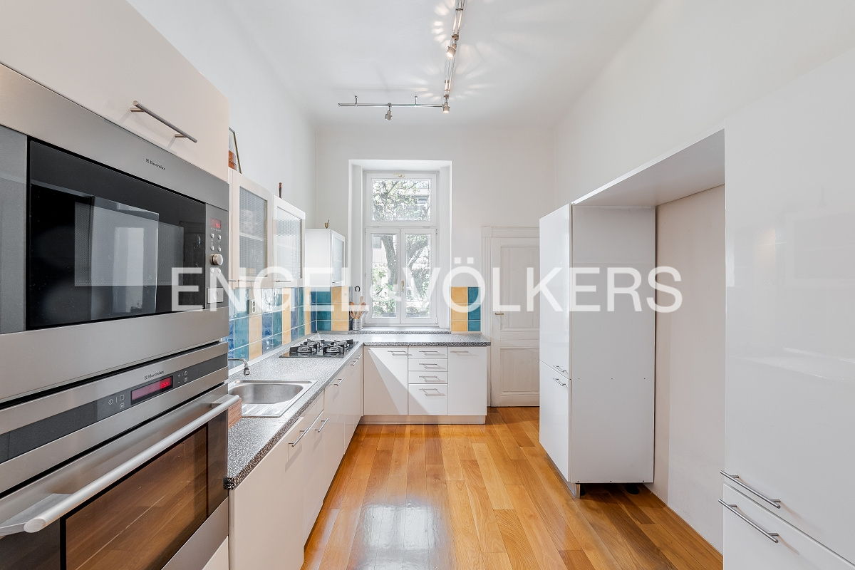 Sale of a 3+1 apartment in a historic house in the city centre