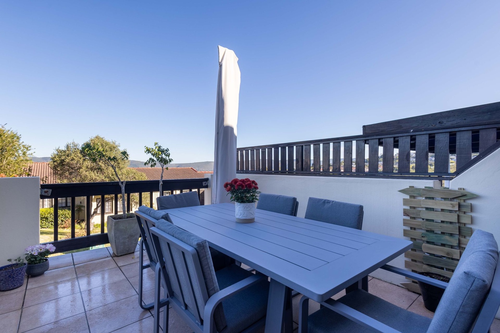 Central, Secure and Peaceful Townhouse with Lagoon Views