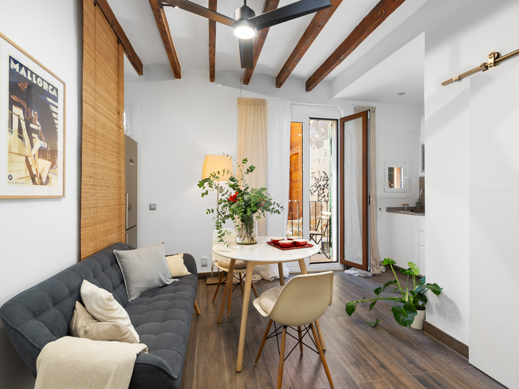 Charmant renovierte Wohnung mit Balkon in Calatrava