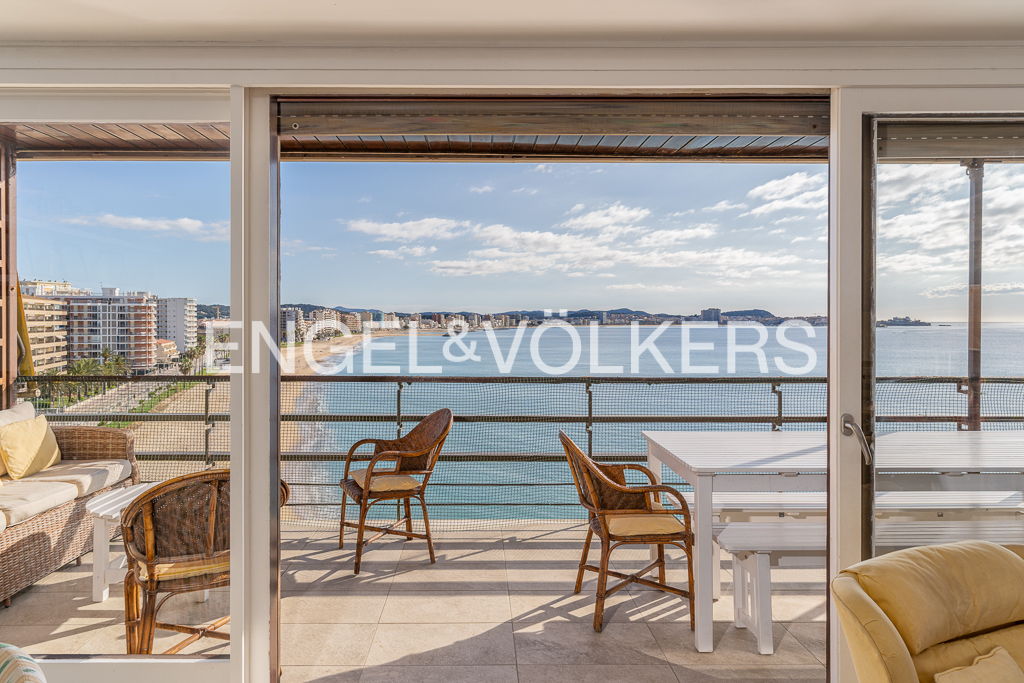 Seafront apartment in Eden Playa