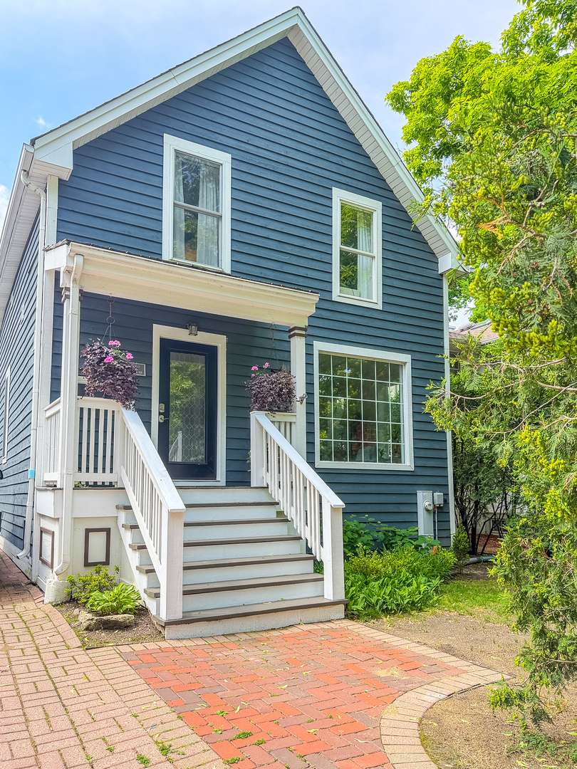 Traditional Cozy for today's lifestyle in Winnetka