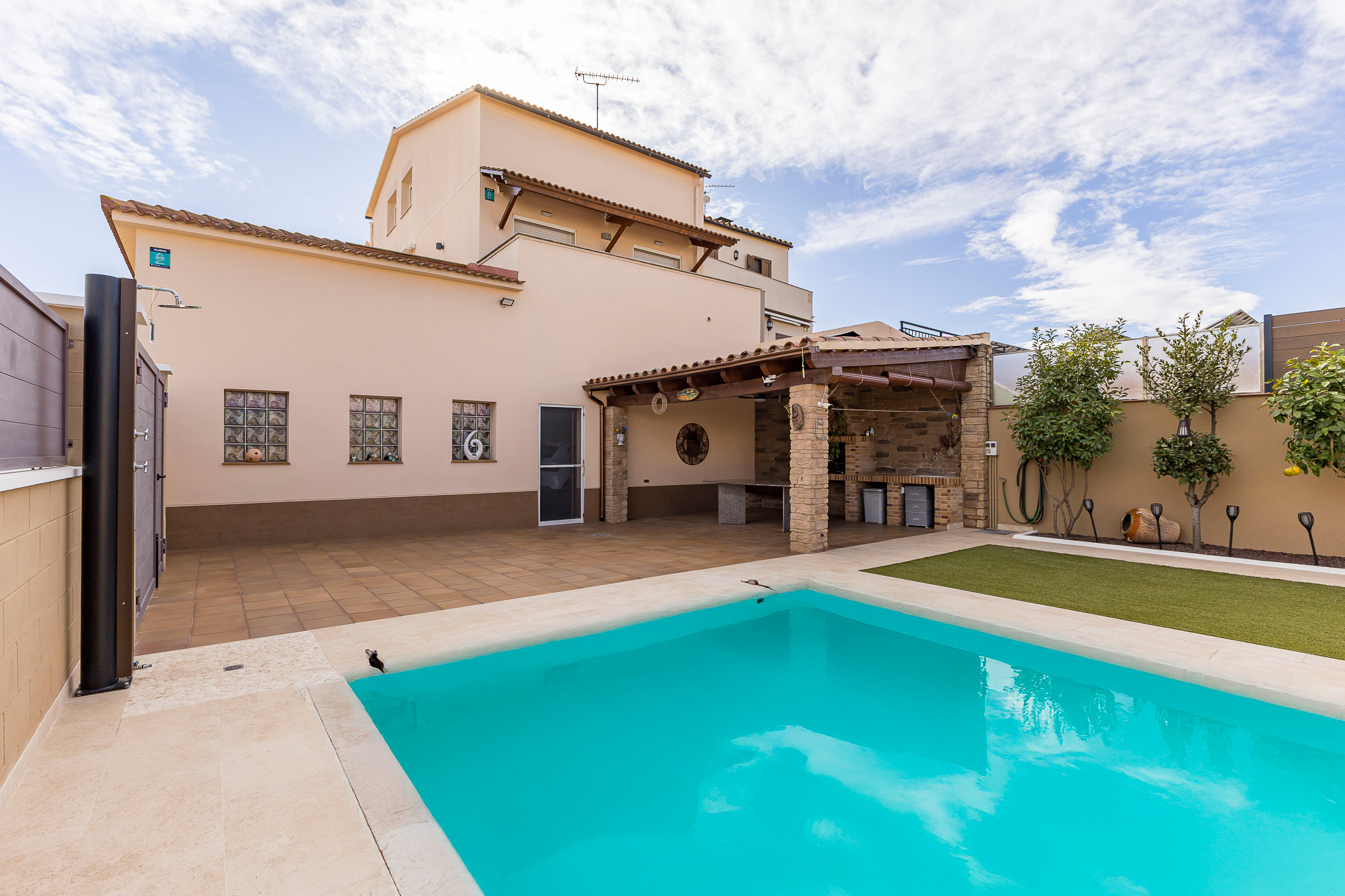 Impressive house with pool in the heart of Els Monjos