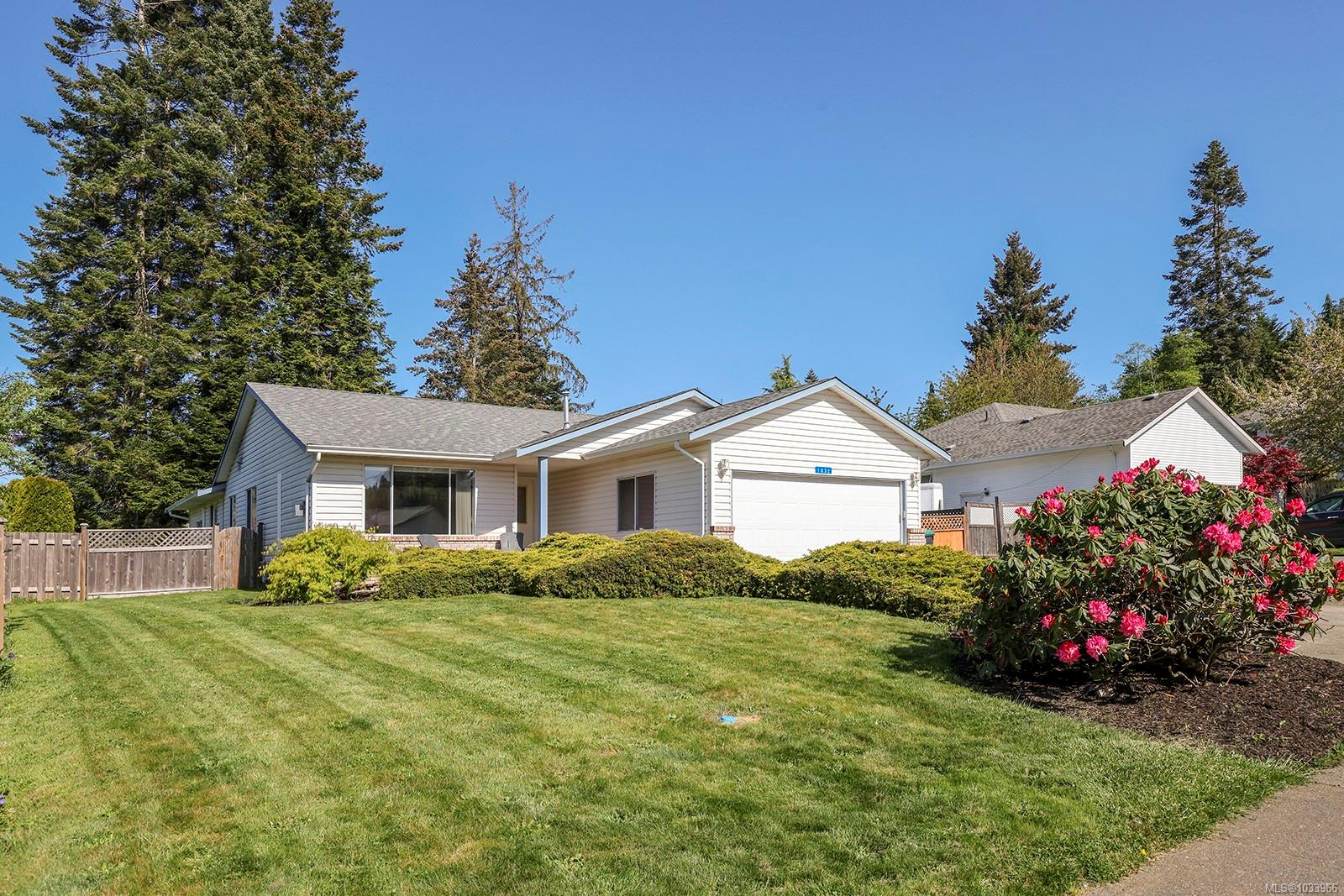 Bright and inviting home blends space, comfort & lifestyle!