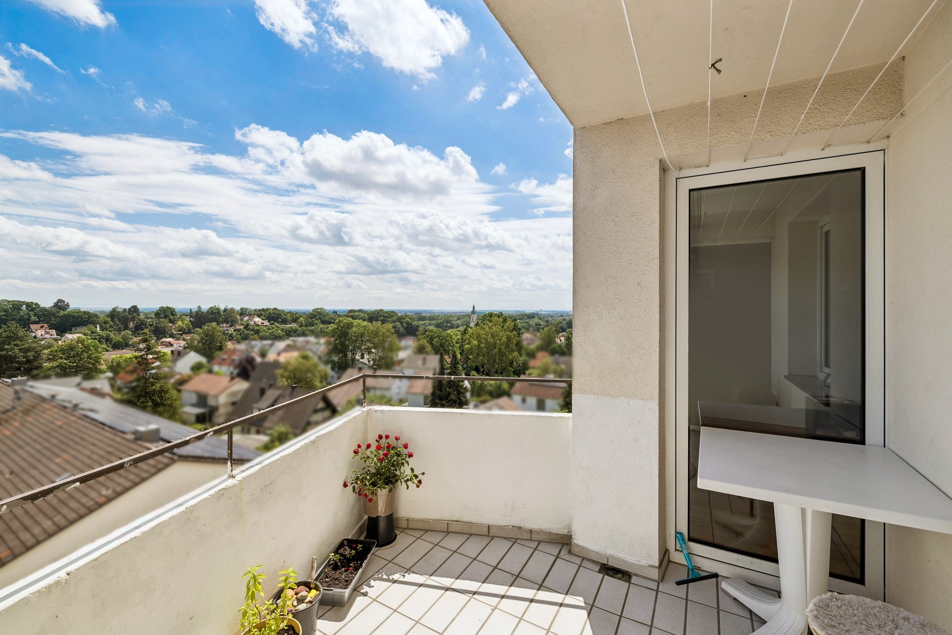 Solide Kapitalanlage im 7. Obergeschoss - Vermietete 3-Zi-Wohnung mit TG-Stellplatz