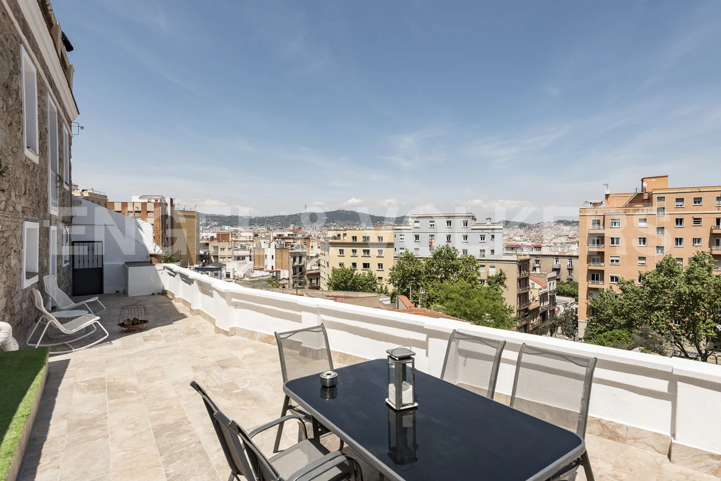Acogedora con gran terraza y vistas panóramicas en Montjuic