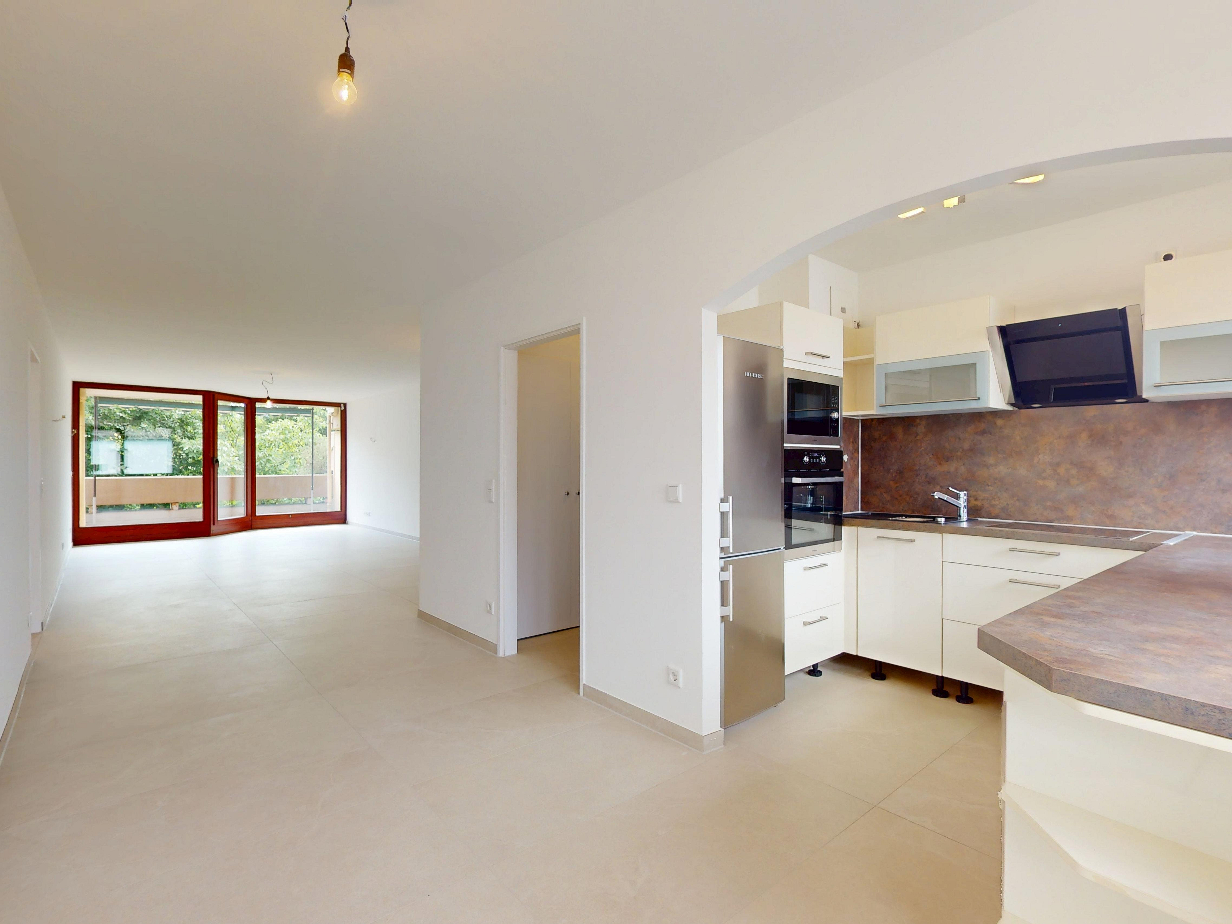 Erstbezug nach exklusiver Renovierung - barrierefreie 3-Zimmer-Wohnung mit Lift, Balkon und Tiefgarage im Zentrum von Moers