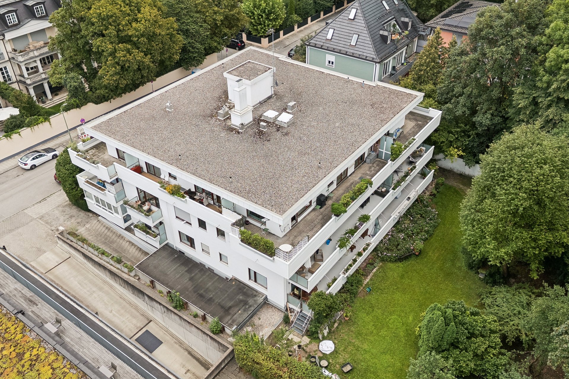 More room for ideas – charming 1-bedroom apartment with heated hobby room in Herzogpark