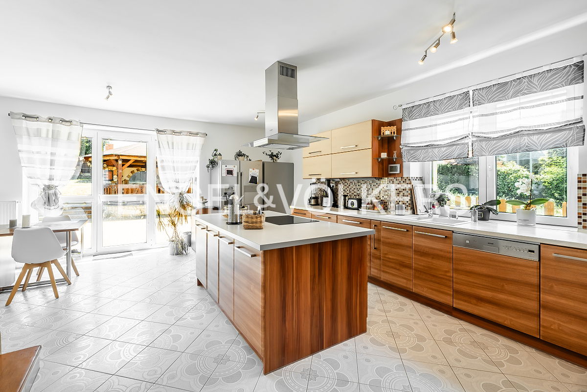 Rent of a spacious 7+1 family house in a quiet residential area