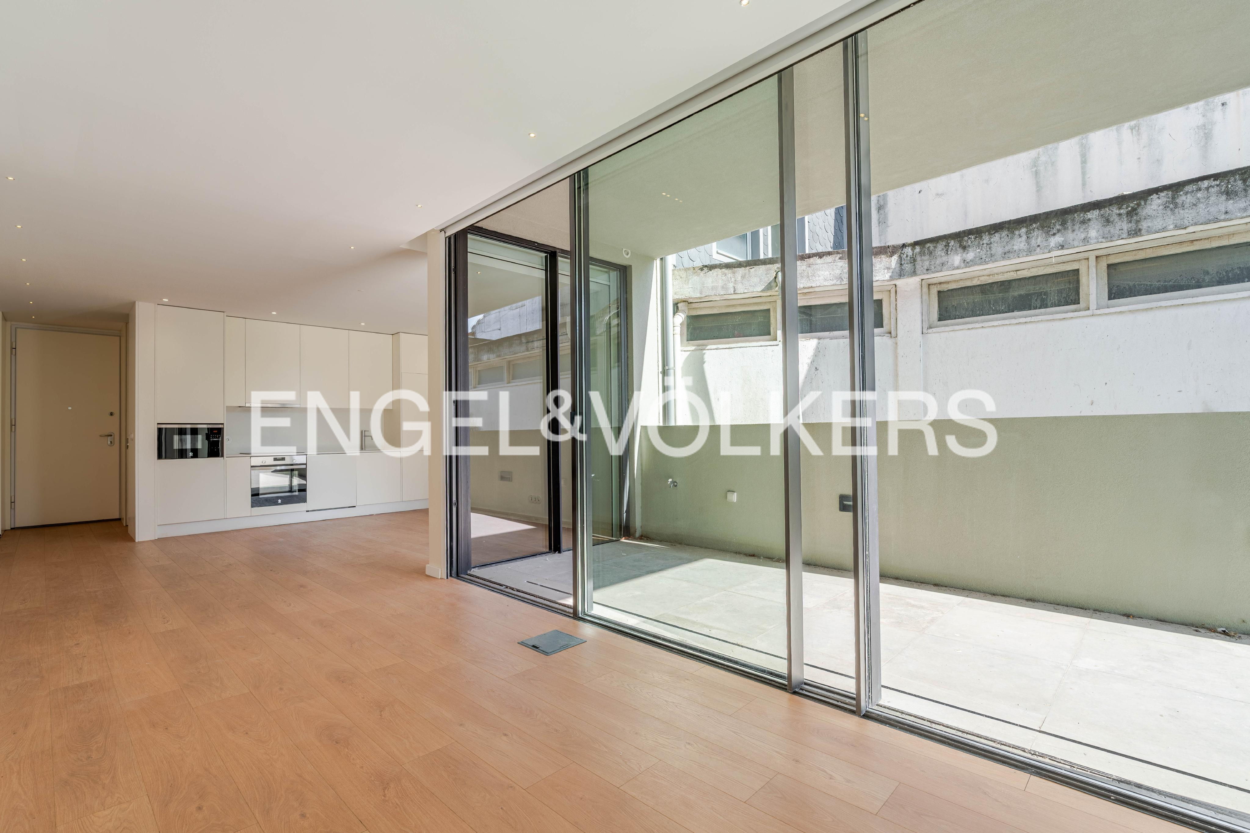 1 Bedroom Apartment with balcony in Porto's Historic Center