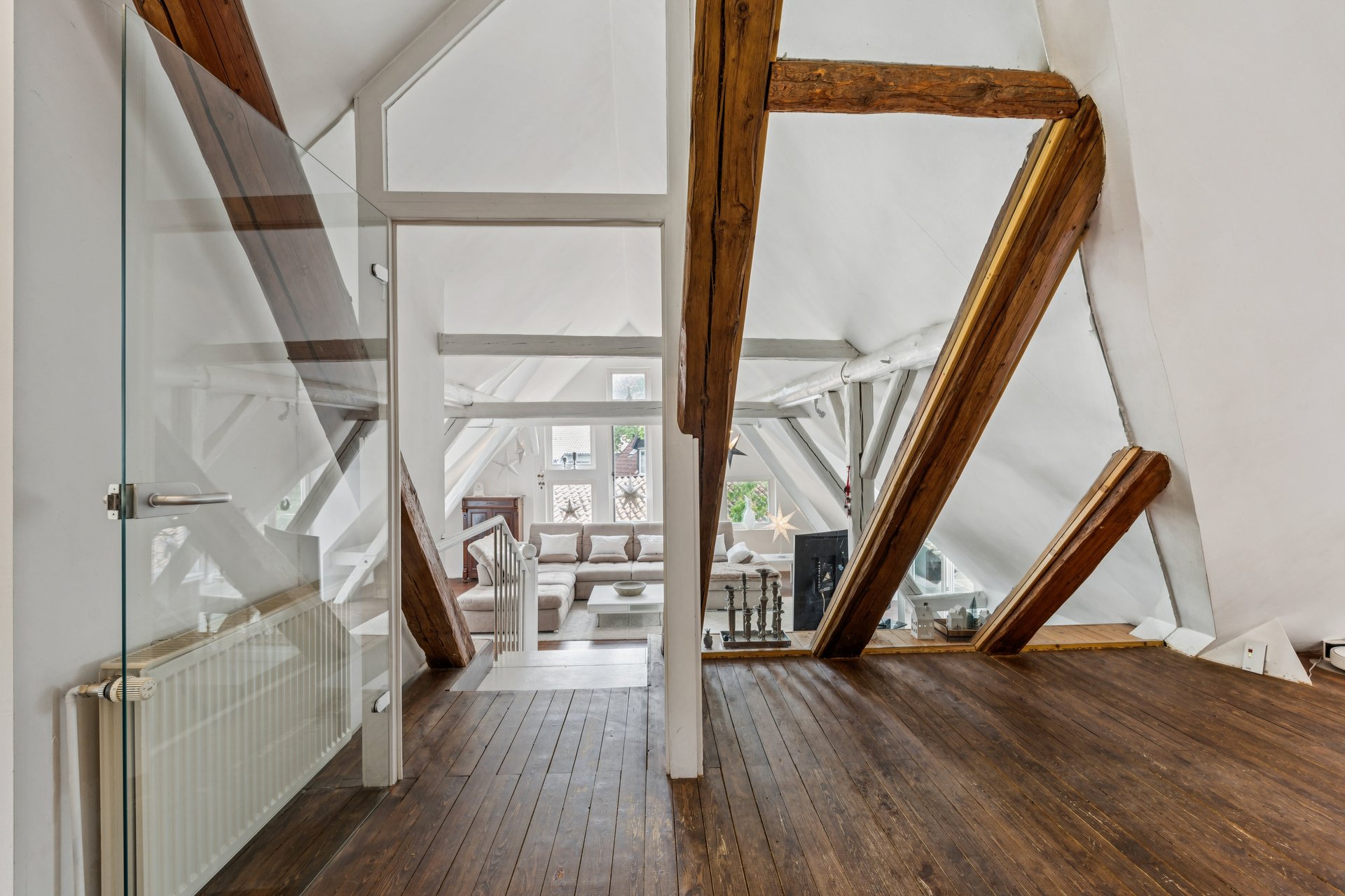 Exklusive Fachwerkarchitektur mit eindrucksvollem Wohnambiente und 300m² Gewerbefläche
