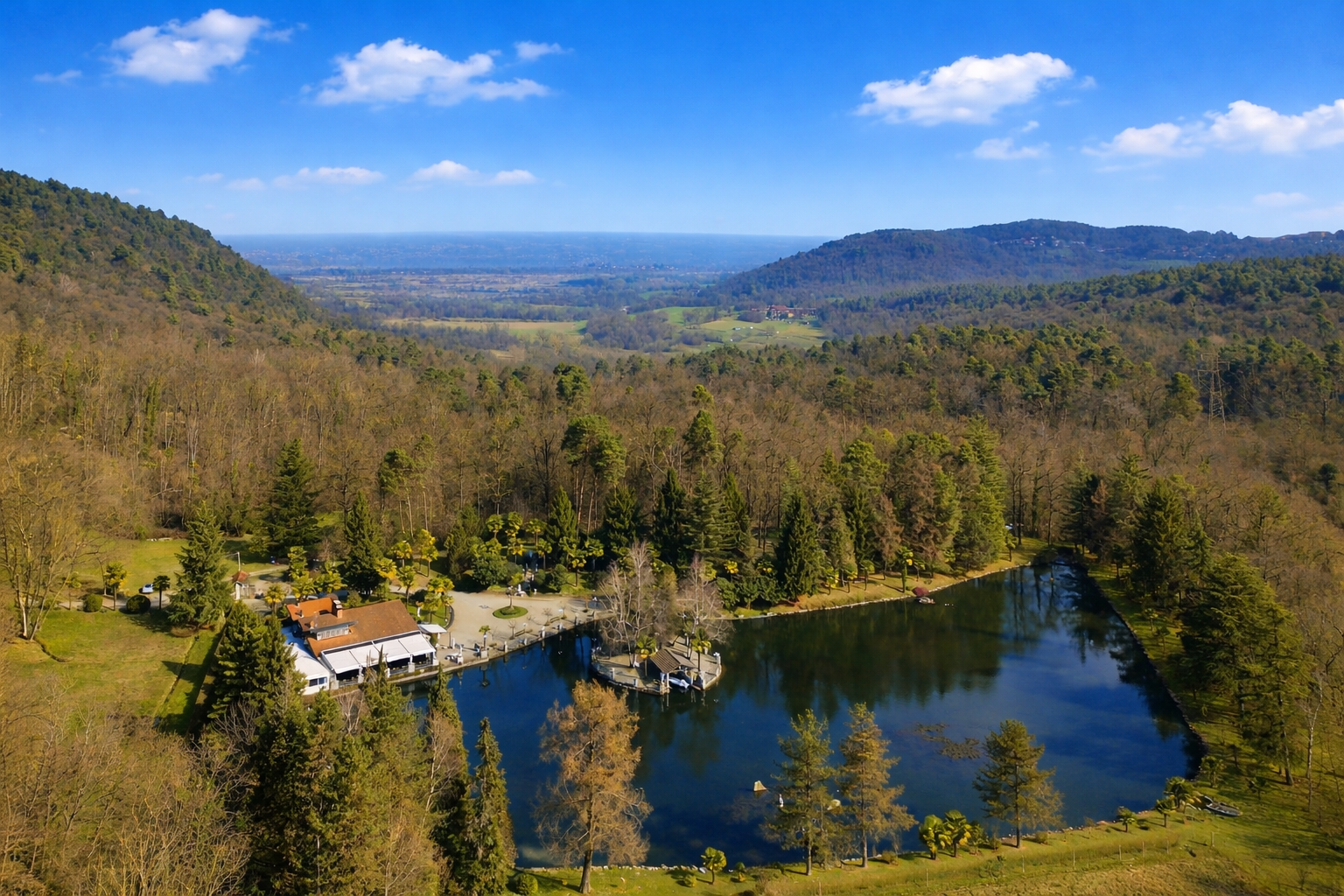 Exclusive estate with private lake, surrounded by nature