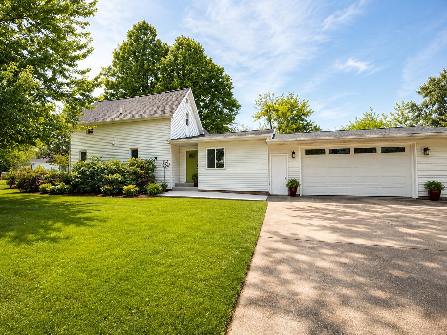 Beautifully Renovated Home in Heart of Three Oaks Michigan