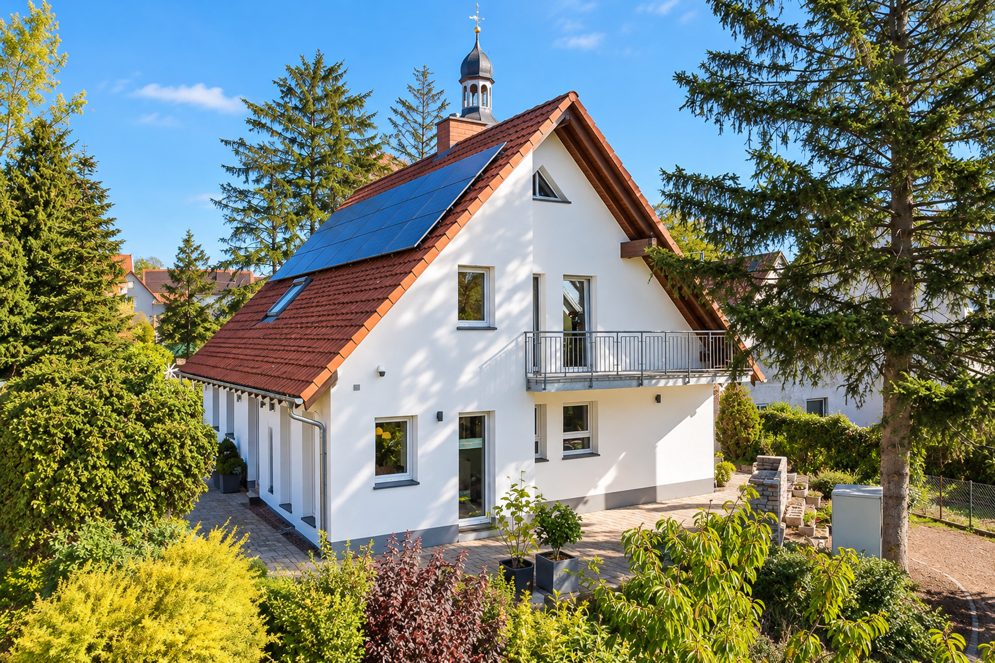Großzügiges Grundstück trifft modernen Wohnkomfort