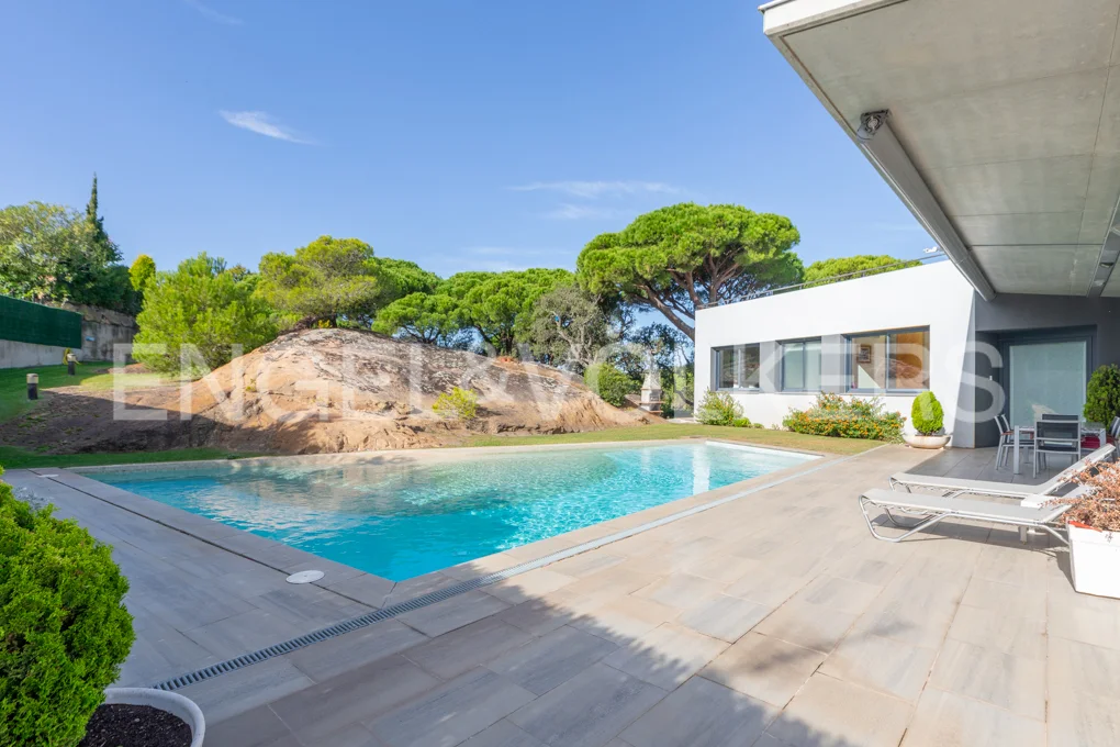 Preciosa casa de diseño con vistas al mar en Sant Feliu de Guíxols