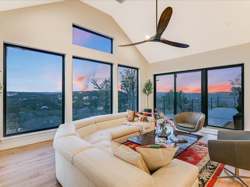 Vista on Via Media: Luxury with Panoramic Views