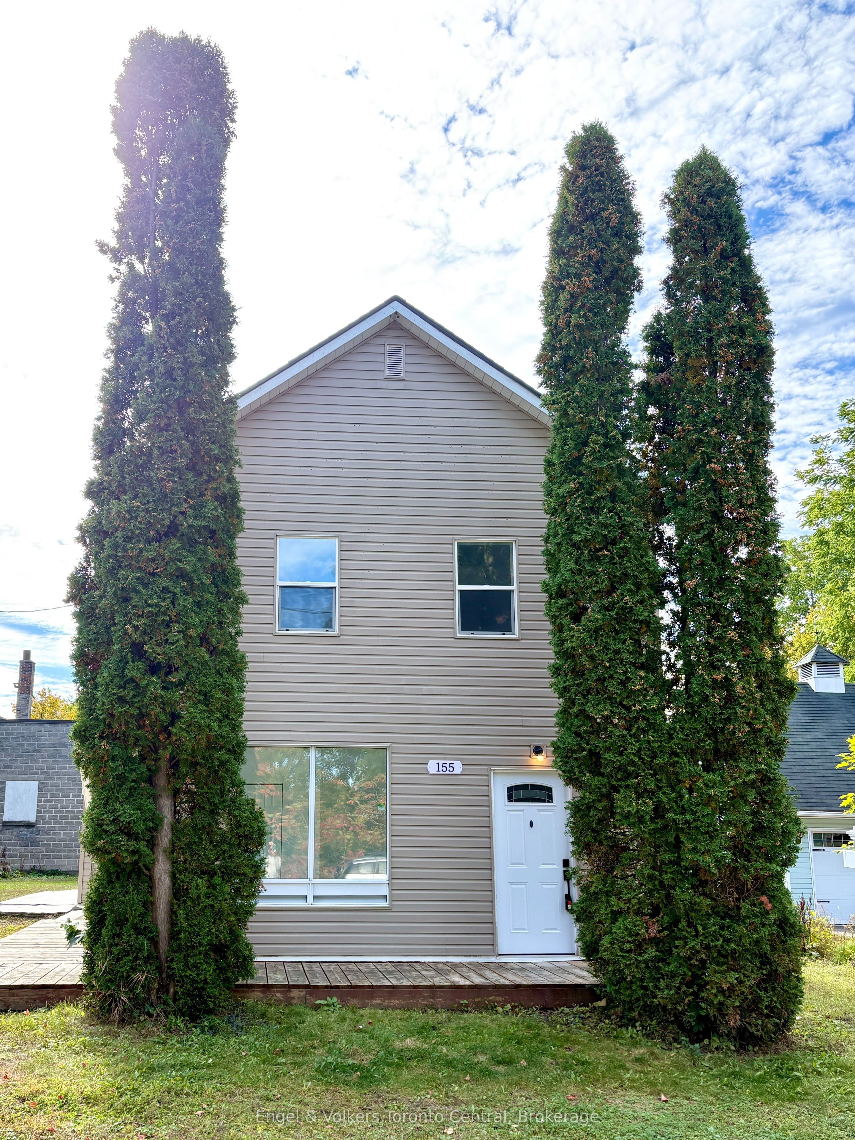 Charming 4-Bedroom Historic Home in the Heart of Gravenhurst