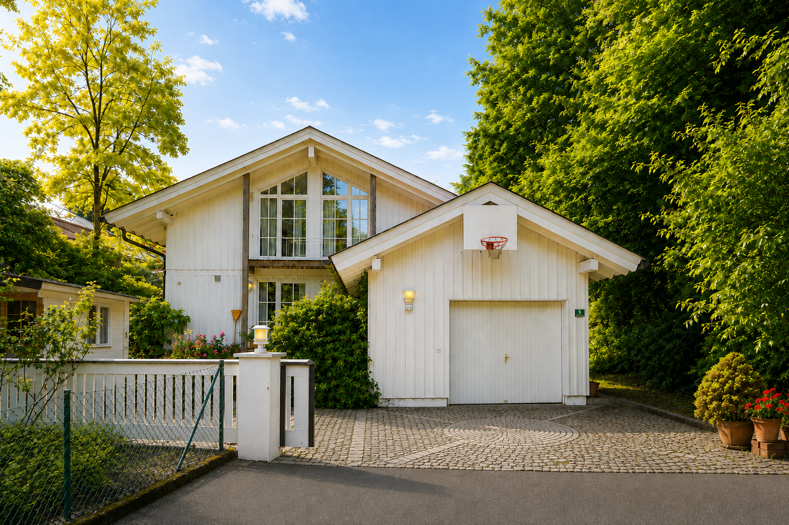 Stilvolles Einfamilienhaus mit besonderem Wohnkomfort in ruhiger Lage von Murnau