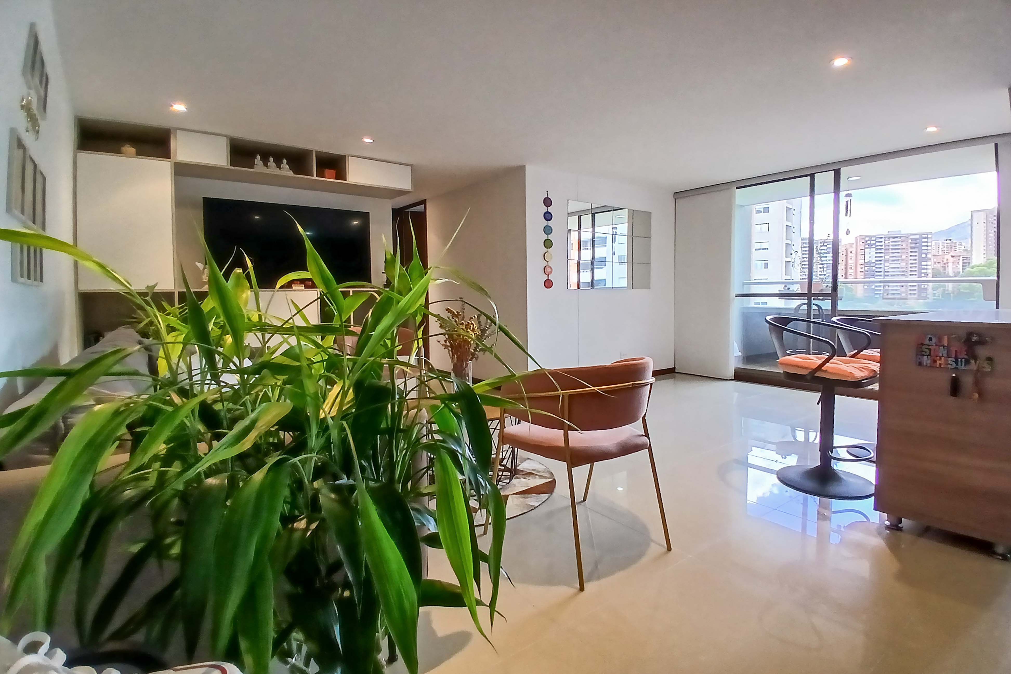 Apartamento amoblado con balcón y clubhouse para arriendo en La Abadía, Envigado