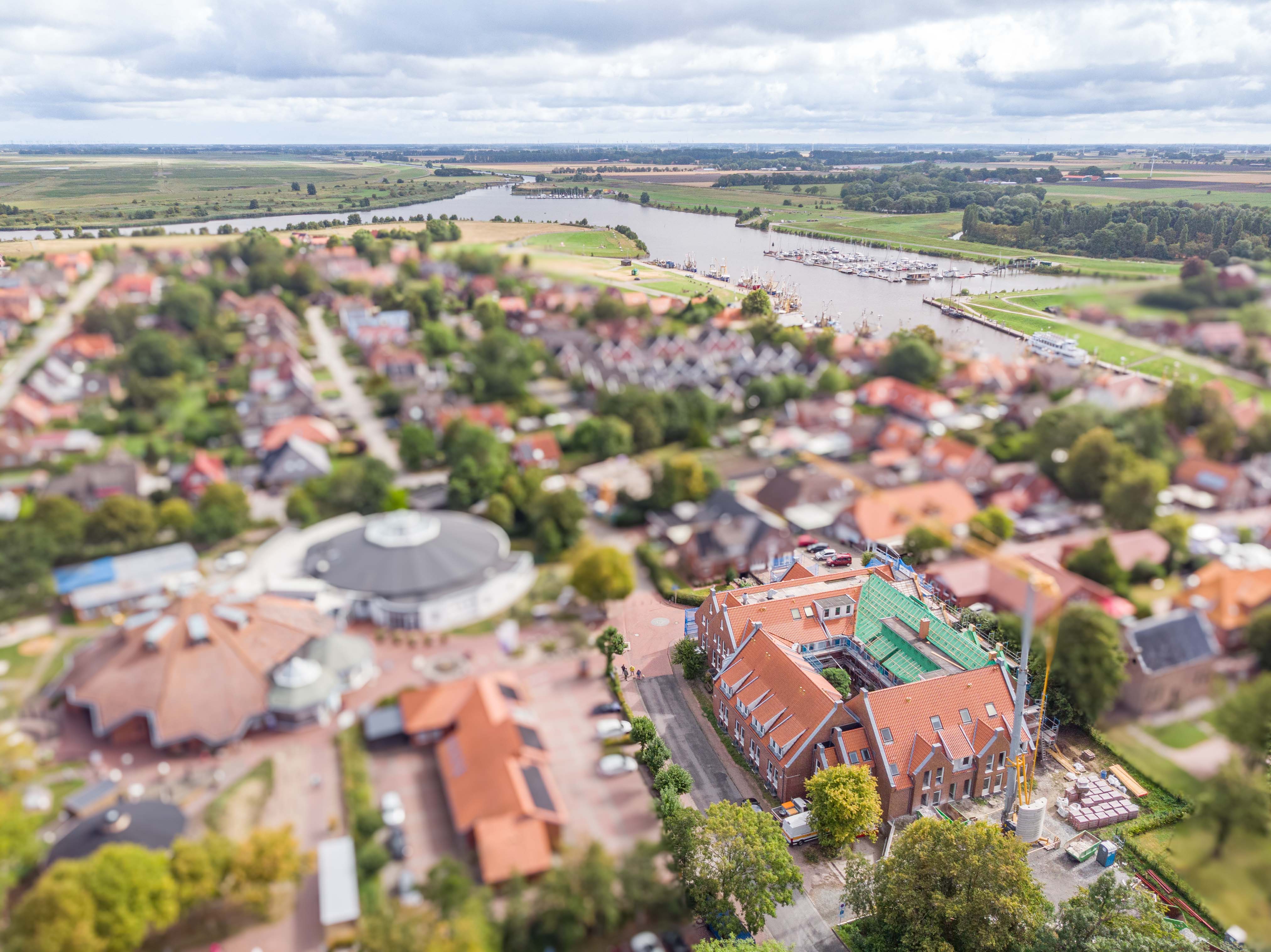 „Deichgold“ – charmante Ferienwohnung mit offenem Wohnkonzept und Loggia in Greetsiel