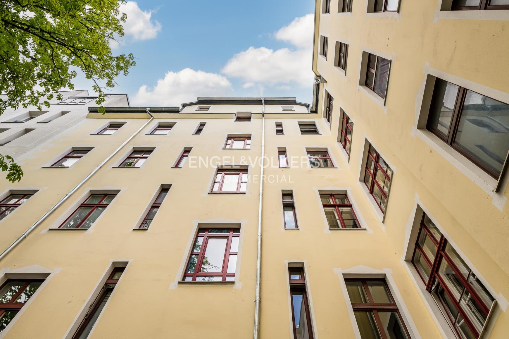 Attractive old building in a central location in Charlottenburg
