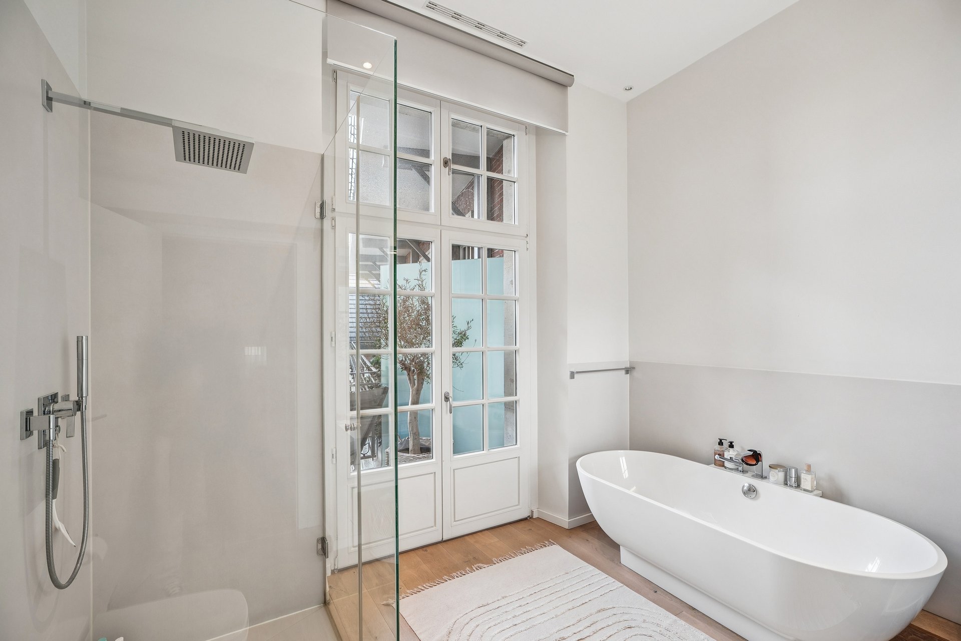 Luxury 5-room apartment in the Kameha Residences